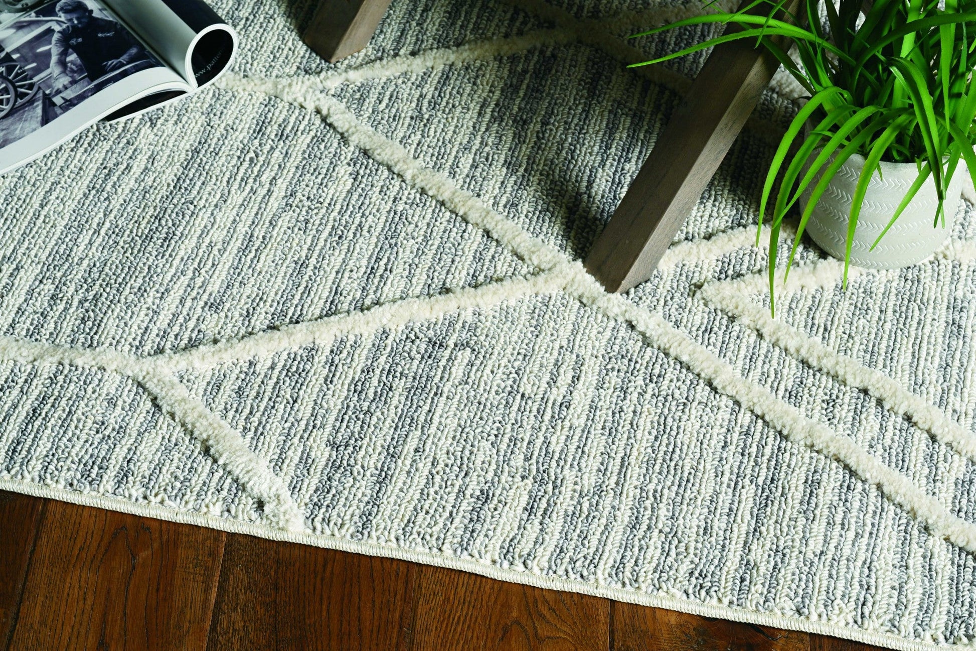 HomeRoots 3' x 5' Ivory Grey Diamonds Area Rug with Fringe