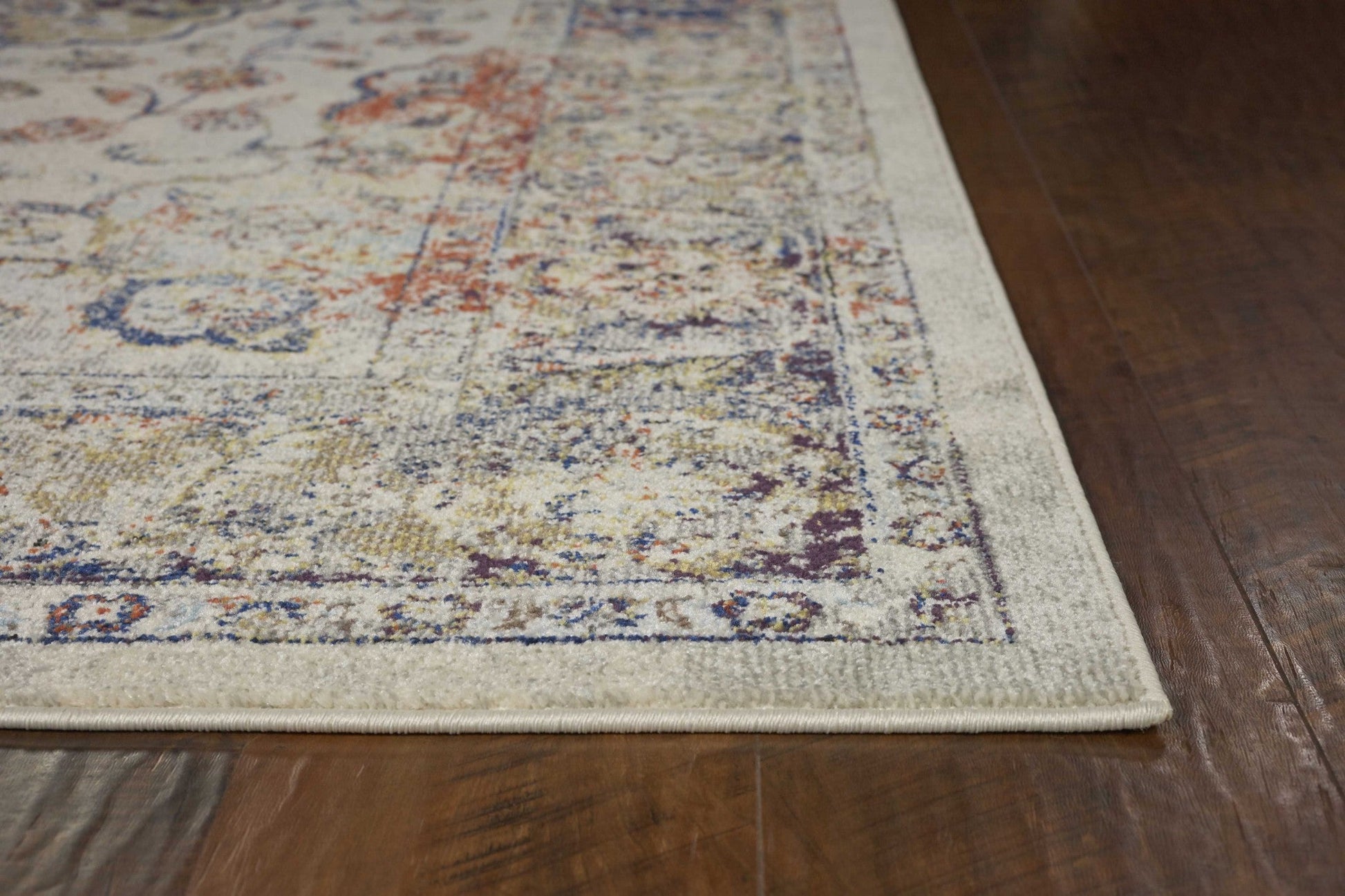 HomeRoots 3' x 5' Ivory Machine Woven Floral Traditional Indoor Area Rug