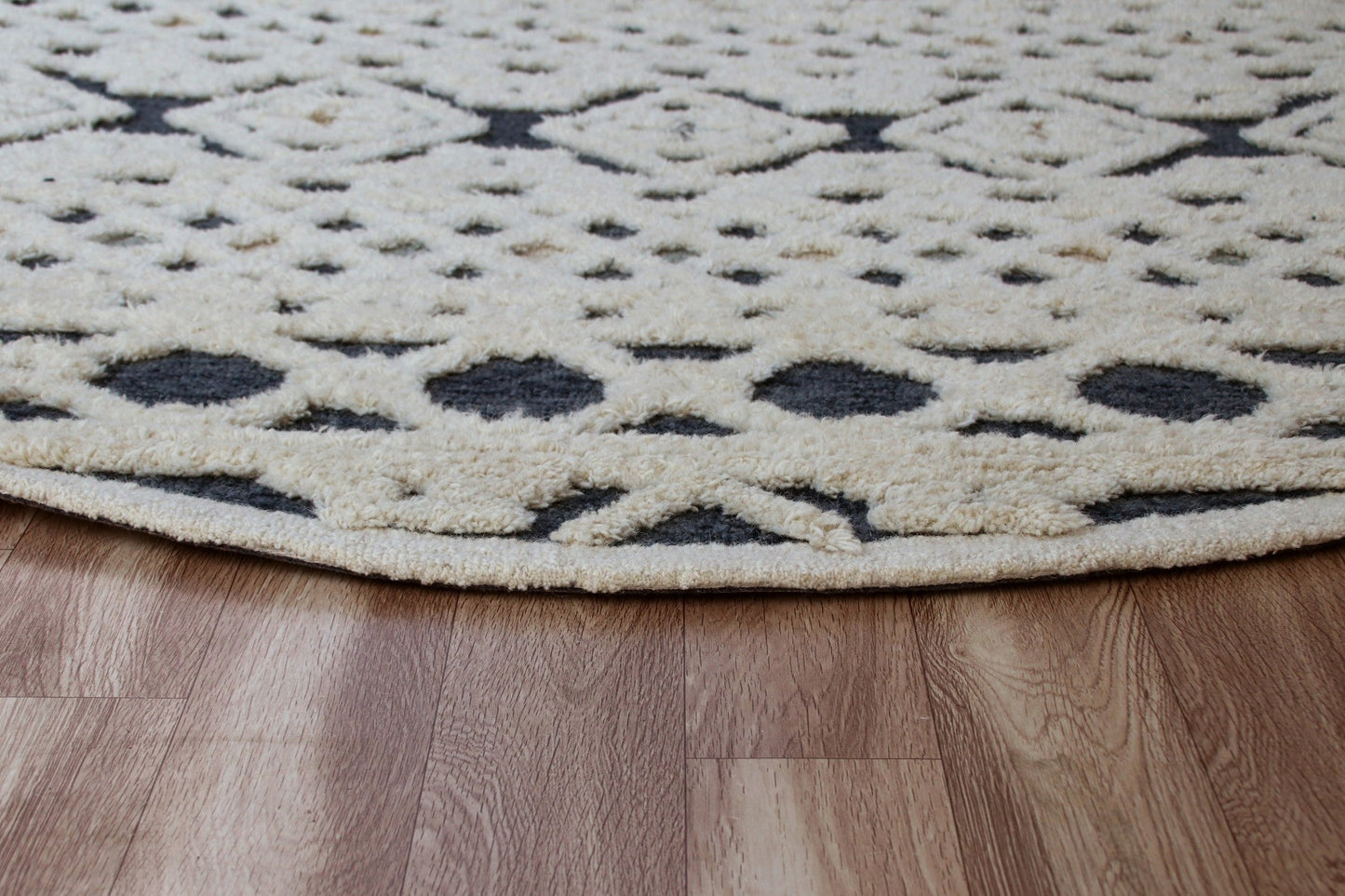 HomeRoots 4' Round Blue and Cream Decorative Area Rug