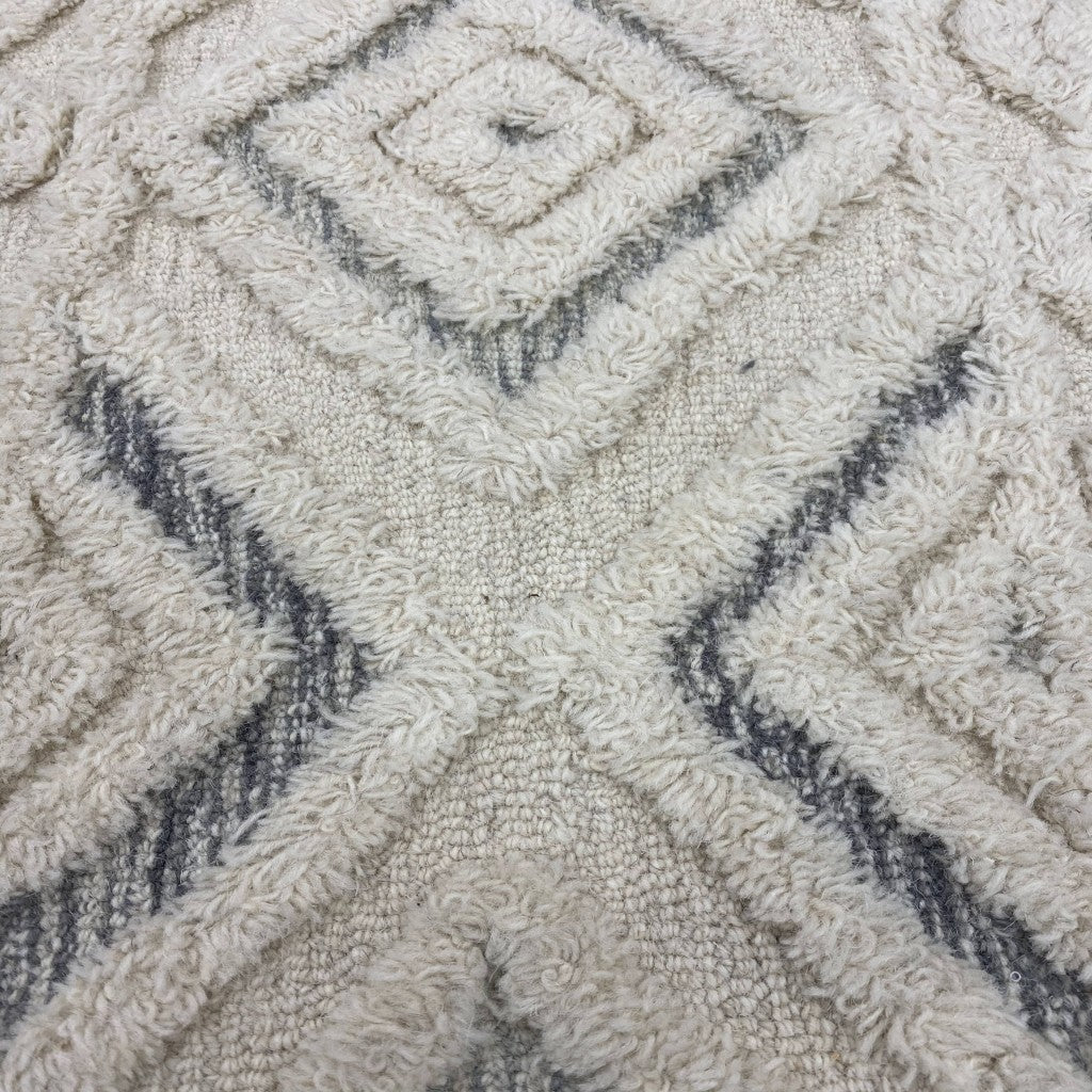 HomeRoots 4' Round Cream Modern Geometric Area Rug