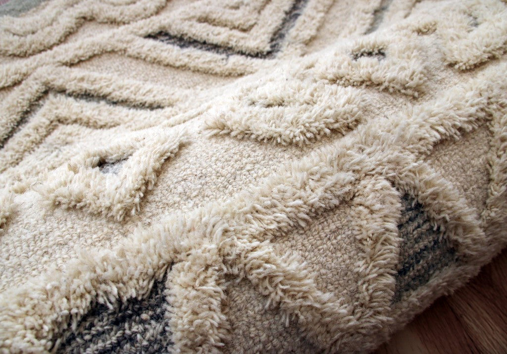HomeRoots 4' Round Cream Modern Geometric Area Rug