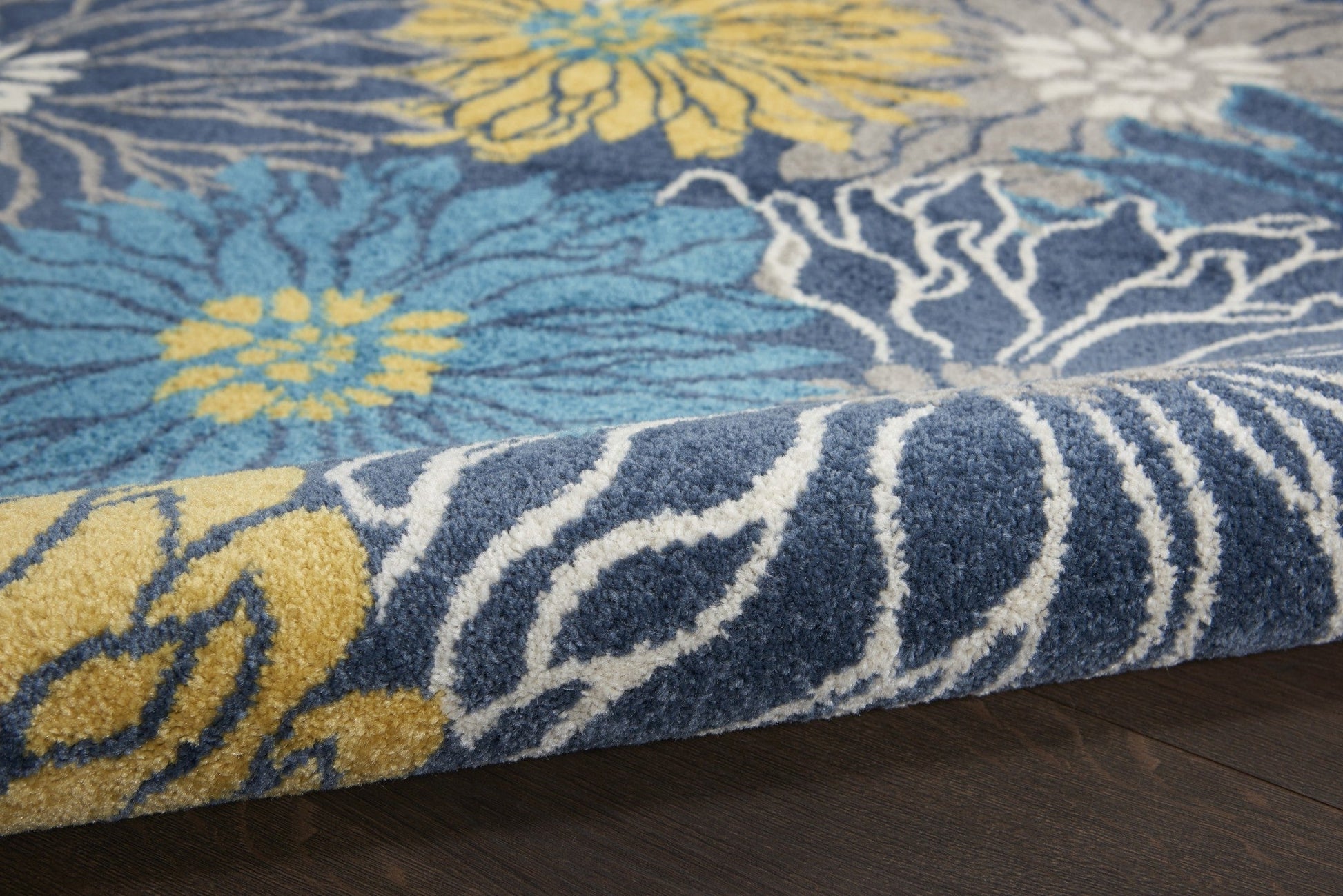 HomeRoots 4’ Round Tropical Flower Area Rug in Blue Finish