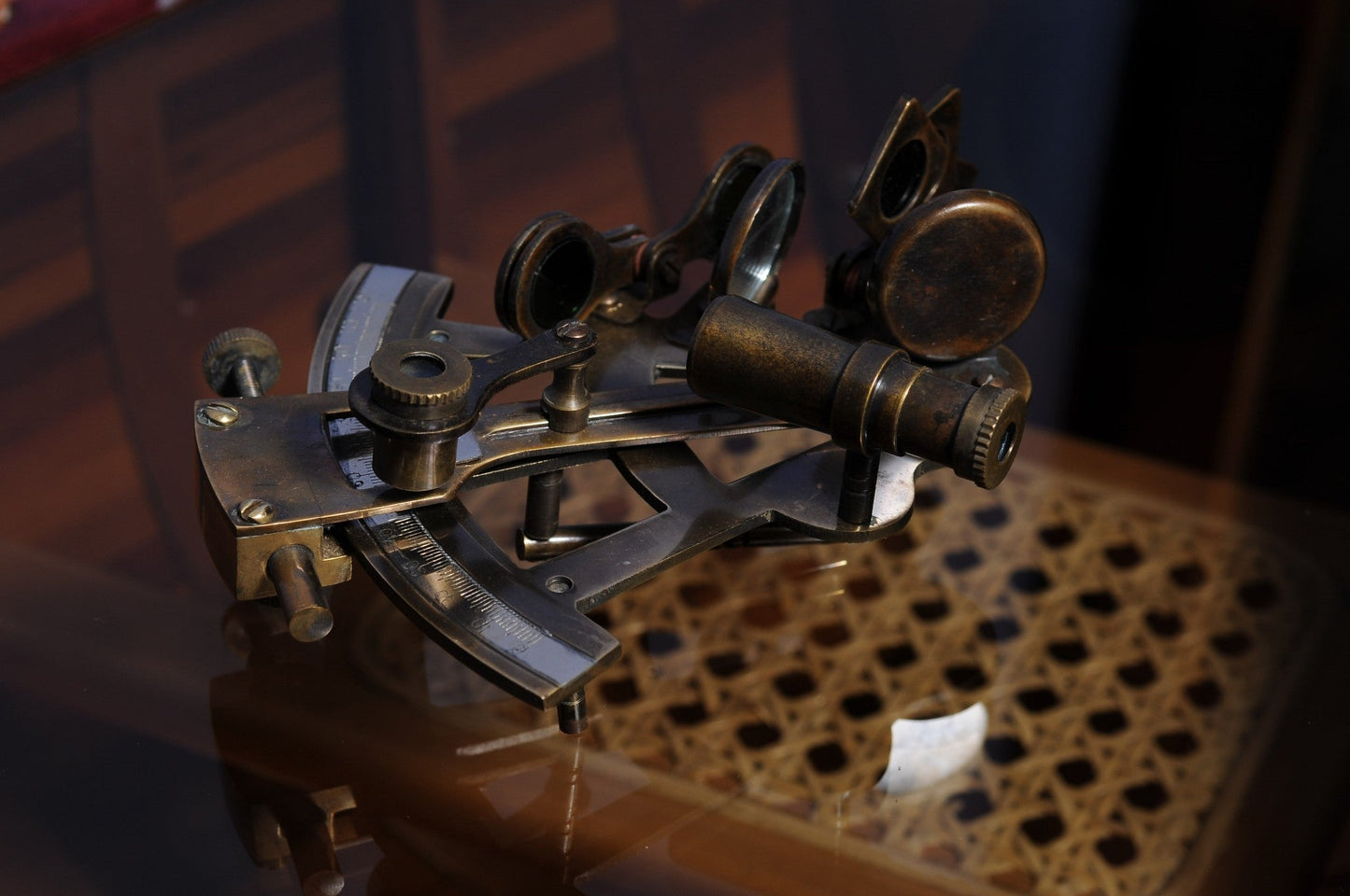 HomeRoots 4" x 4.5" x 2.5" Nautical Sextant in Wood Box Medium