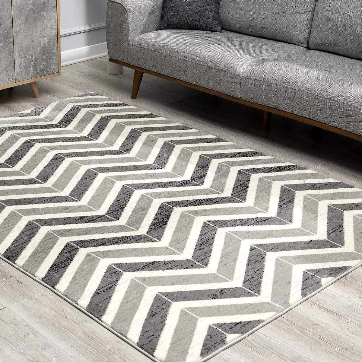 HomeRoots 4' x 6' Gray Distressed Chevron Area Rug
