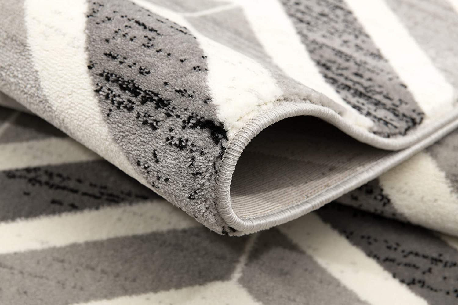 HomeRoots 4' x 6' Gray Distressed Chevron Area Rug