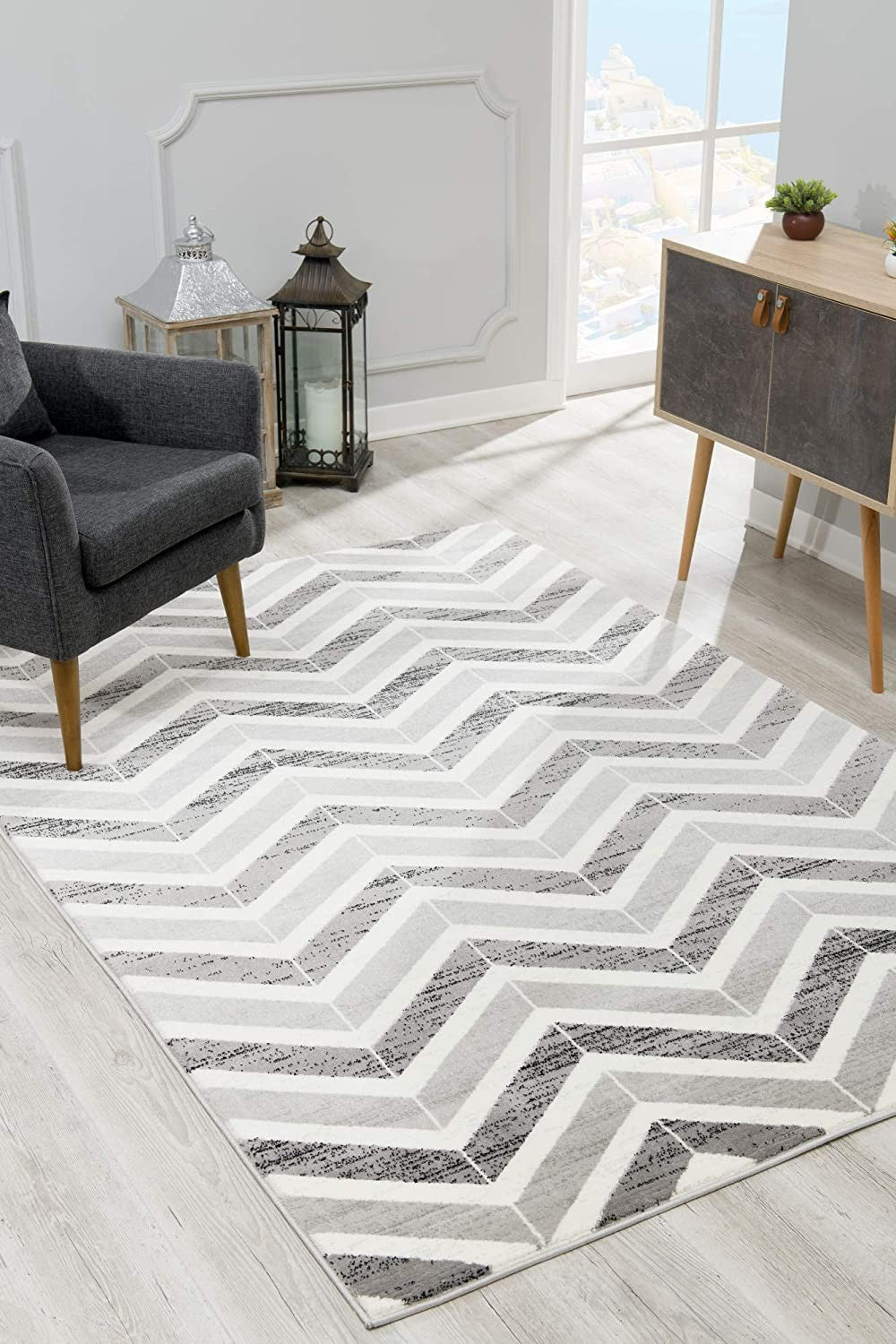 HomeRoots 4' x 6' Gray Distressed Chevron Area Rug