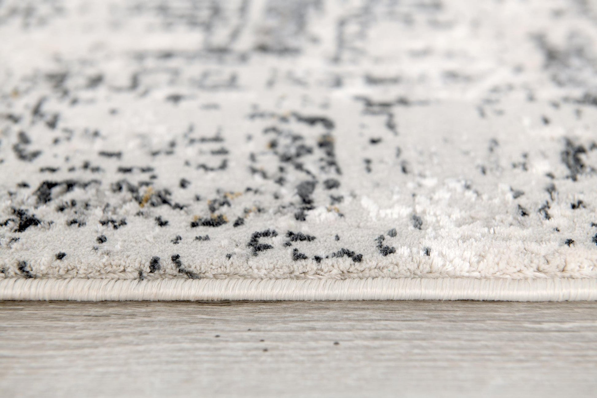 HomeRoots 4' x 6' Gray and Ivory Abstract Distressed Area Rug