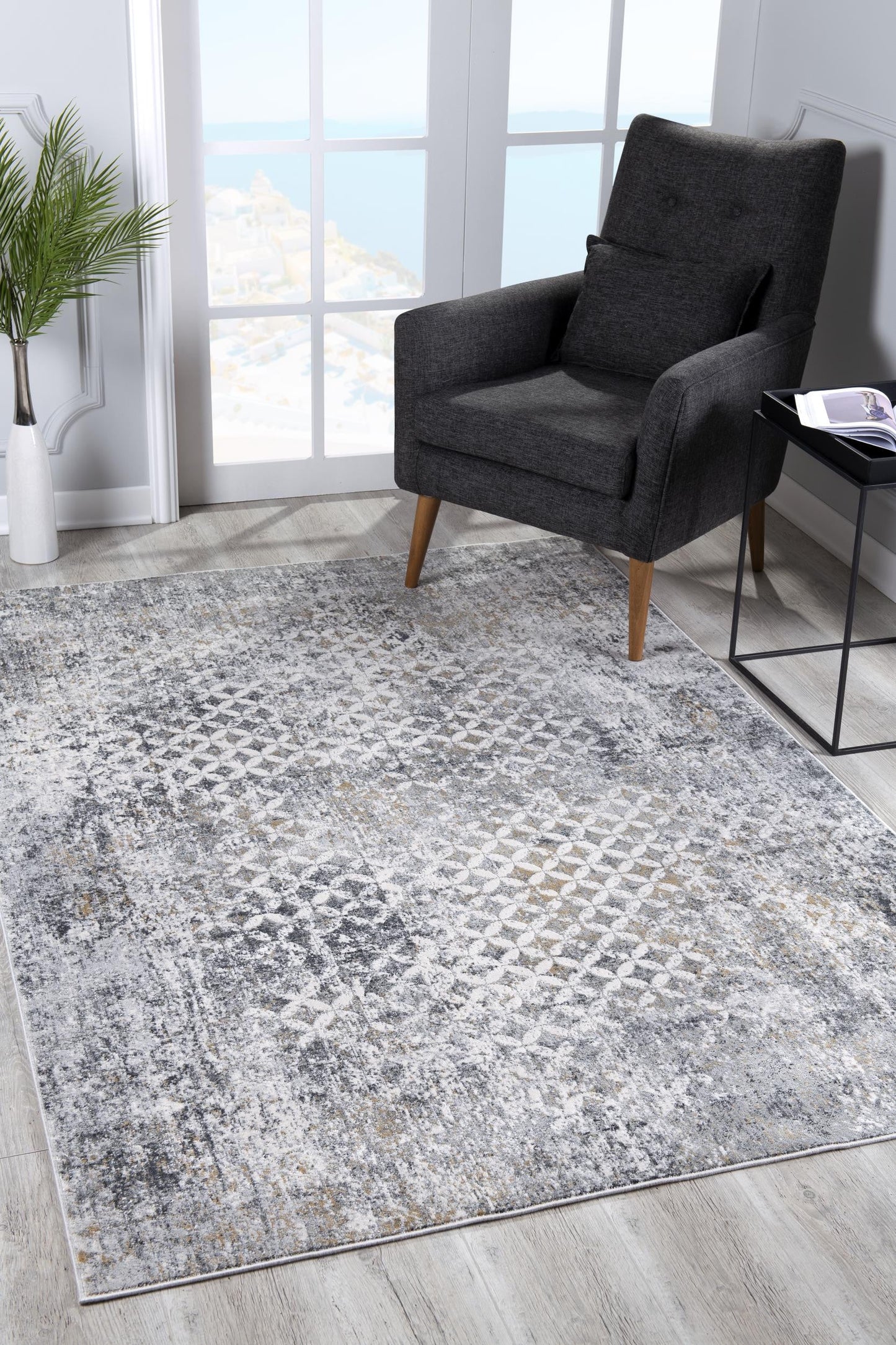 HomeRoots 4' x 6' Gray and Ivory Distressed Area Rug