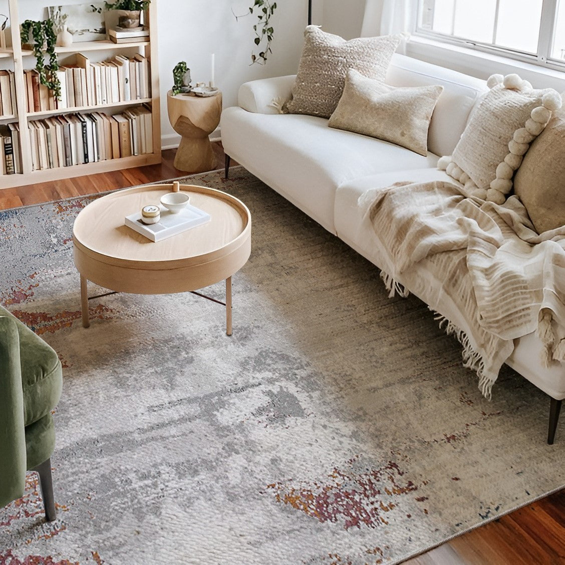 HomeRoots 4' x 6' Gray and Ivory Modern Abstract Area Rug