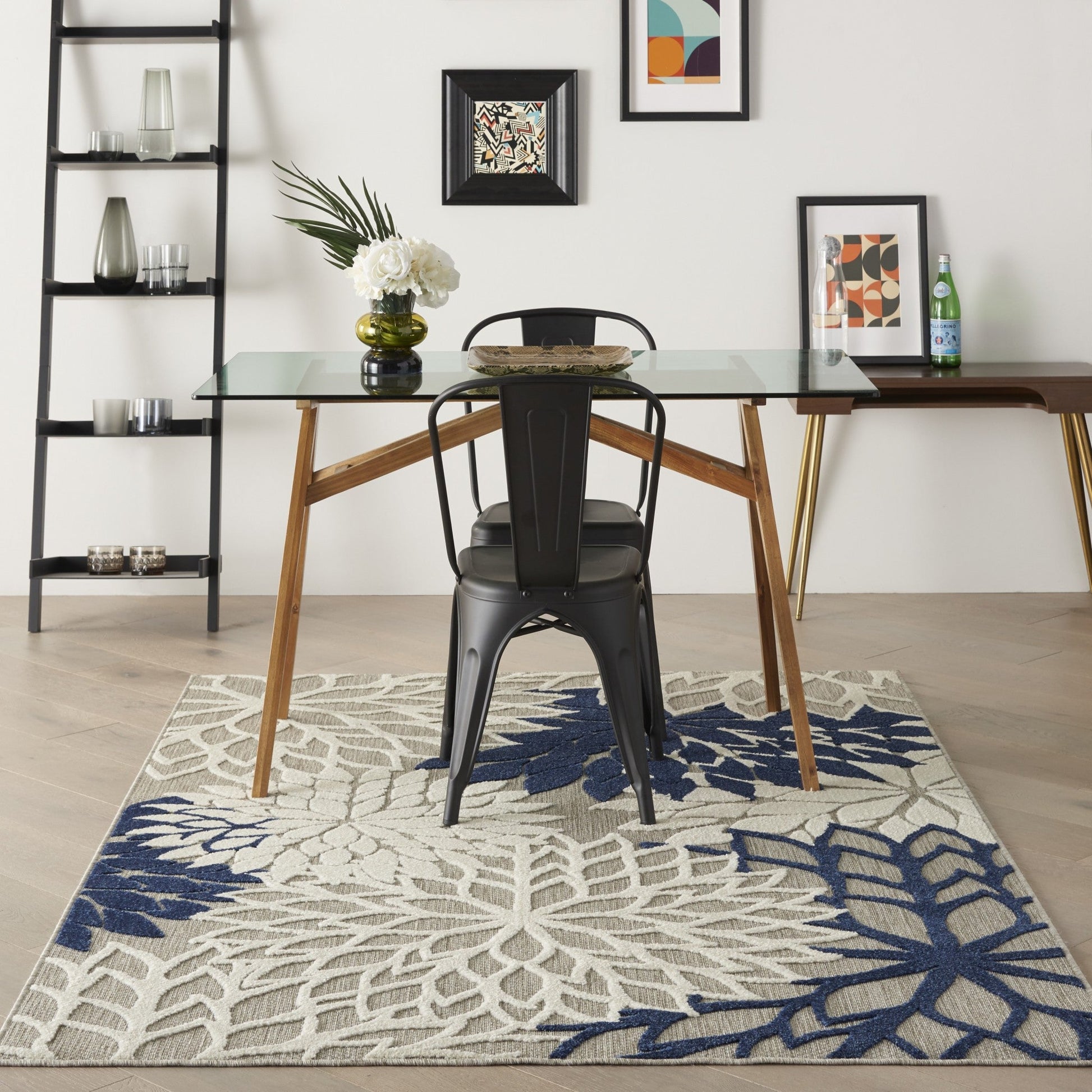 HomeRoots 4’ x 6’ Ivory and Navy Indoor Outdoor Area Rug