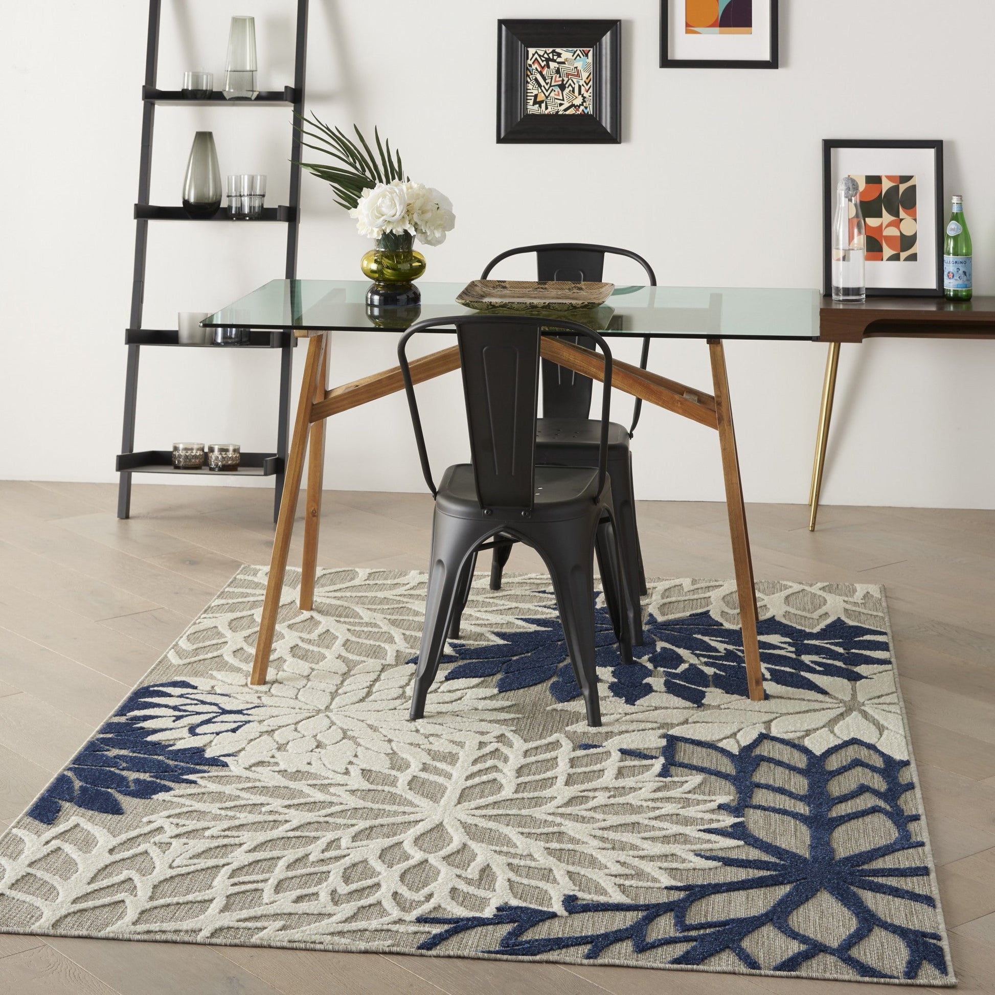 HomeRoots 4’ x 6’ Ivory and Navy Indoor Outdoor Area Rug