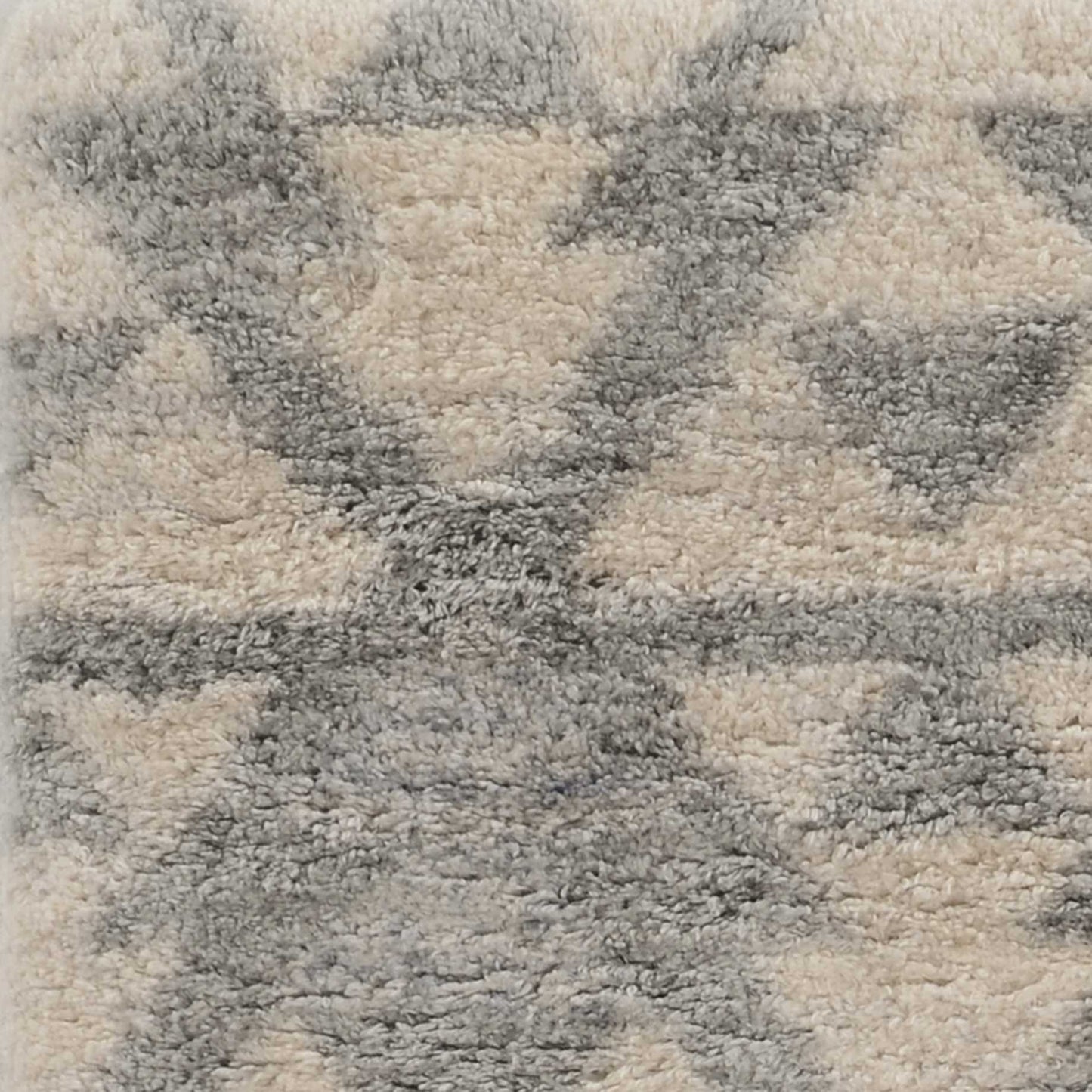 HomeRoots 4' x 6' Ivory or Grey Geometric Triangles Area Rug