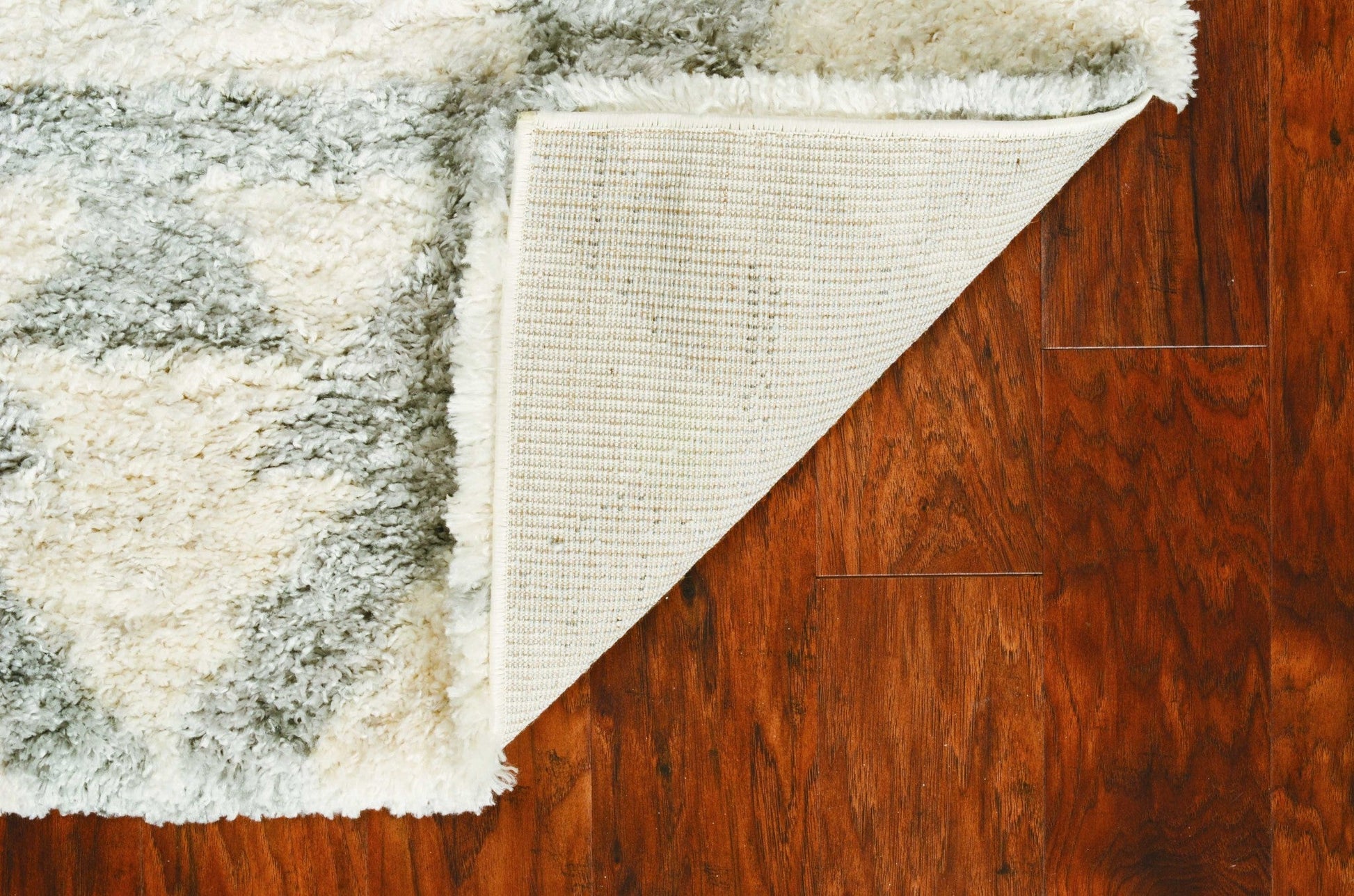 HomeRoots 4' x 6' Ivory or Grey Geometric Triangles Area Rug