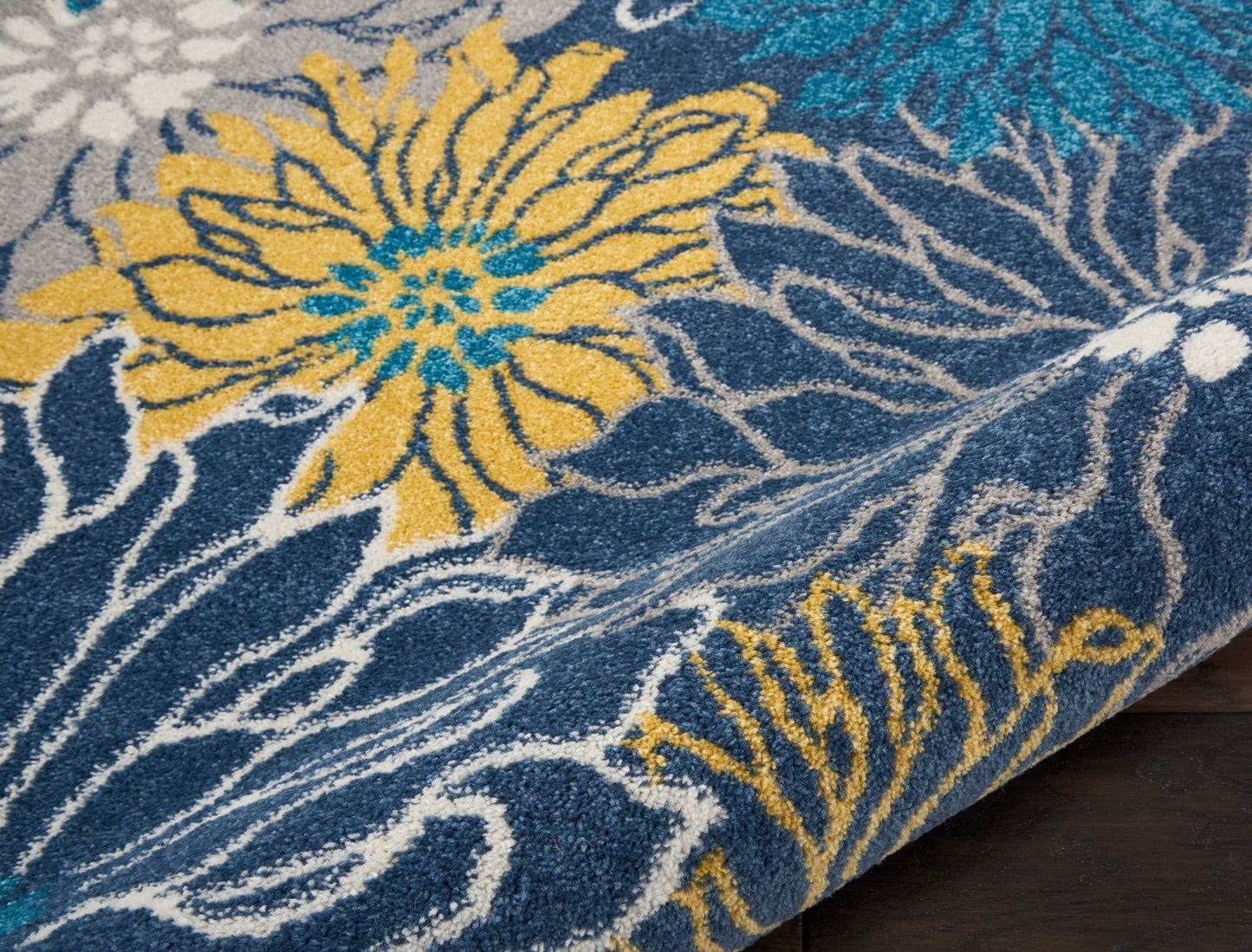HomeRoots 4’ x 6’ Tropical Flower Area Rug in Blue Finish