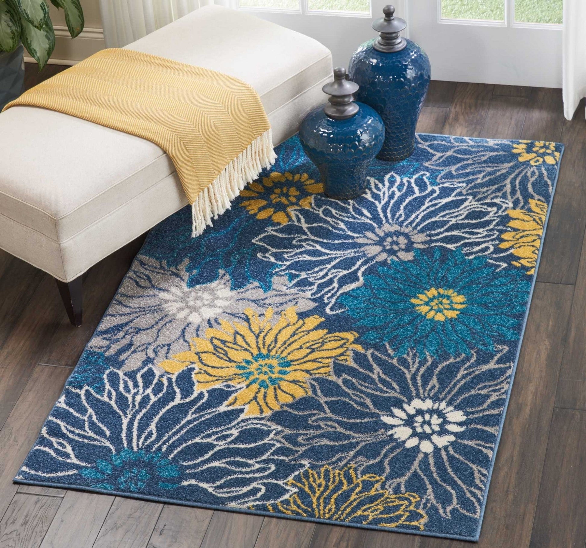 HomeRoots 4’ x 6’ Tropical Flower Area Rug in Blue Finish