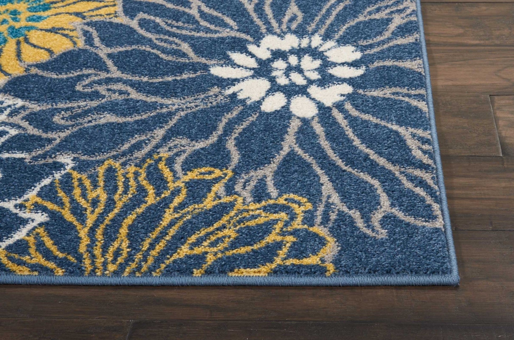 HomeRoots 4’ x 6’ Tropical Flower Area Rug in Blue Finish