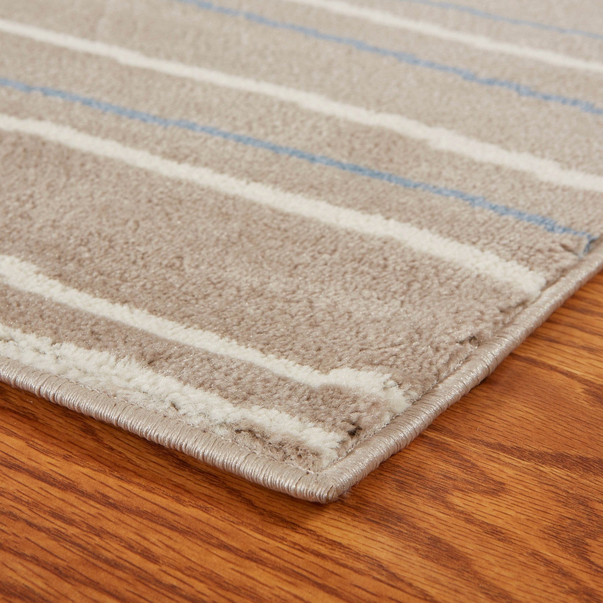 HomeRoots 5’ x 7’ Contemporary Waves Area Rug in Gray Finish