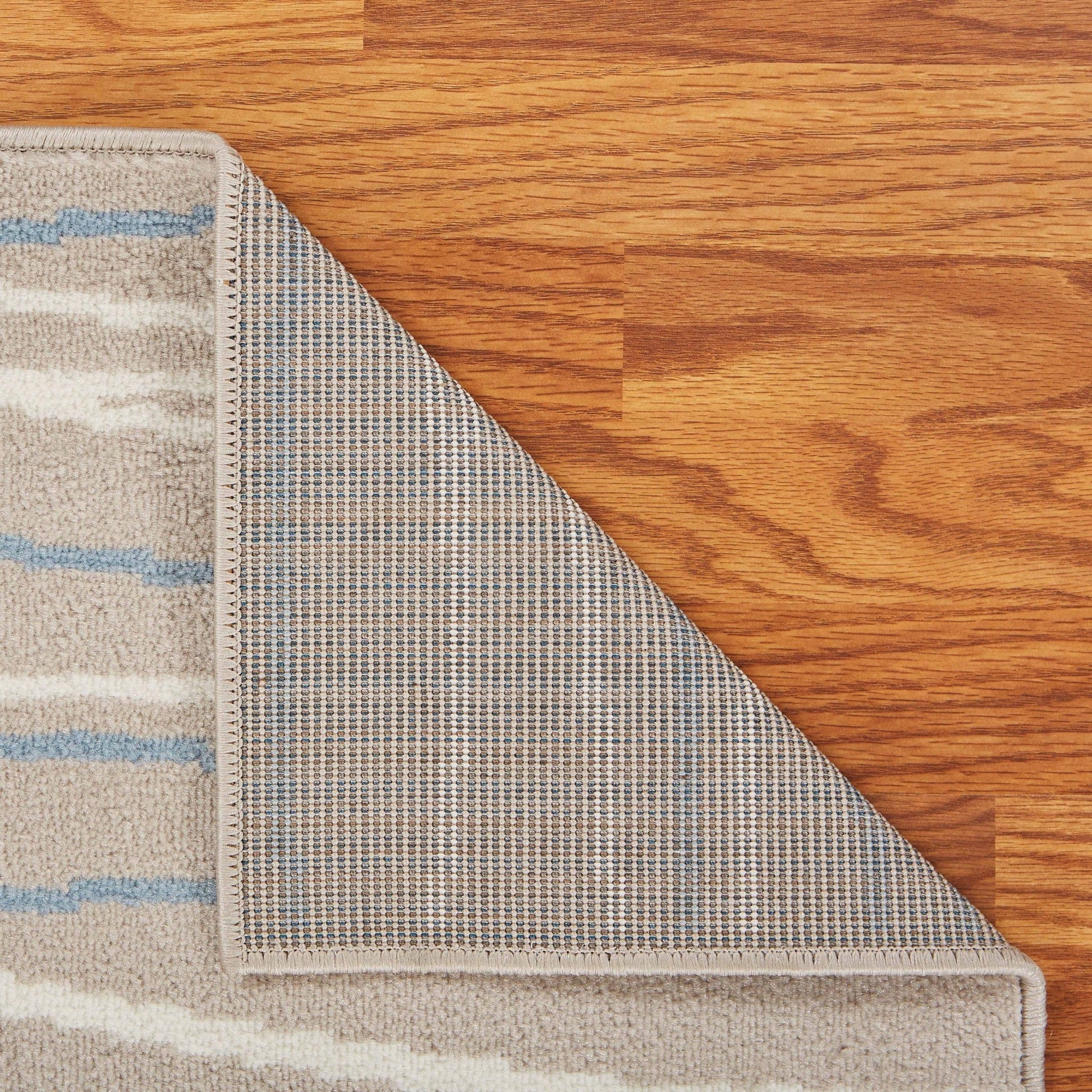 HomeRoots 5’ x 7’ Contemporary Waves Area Rug in Gray Finish
