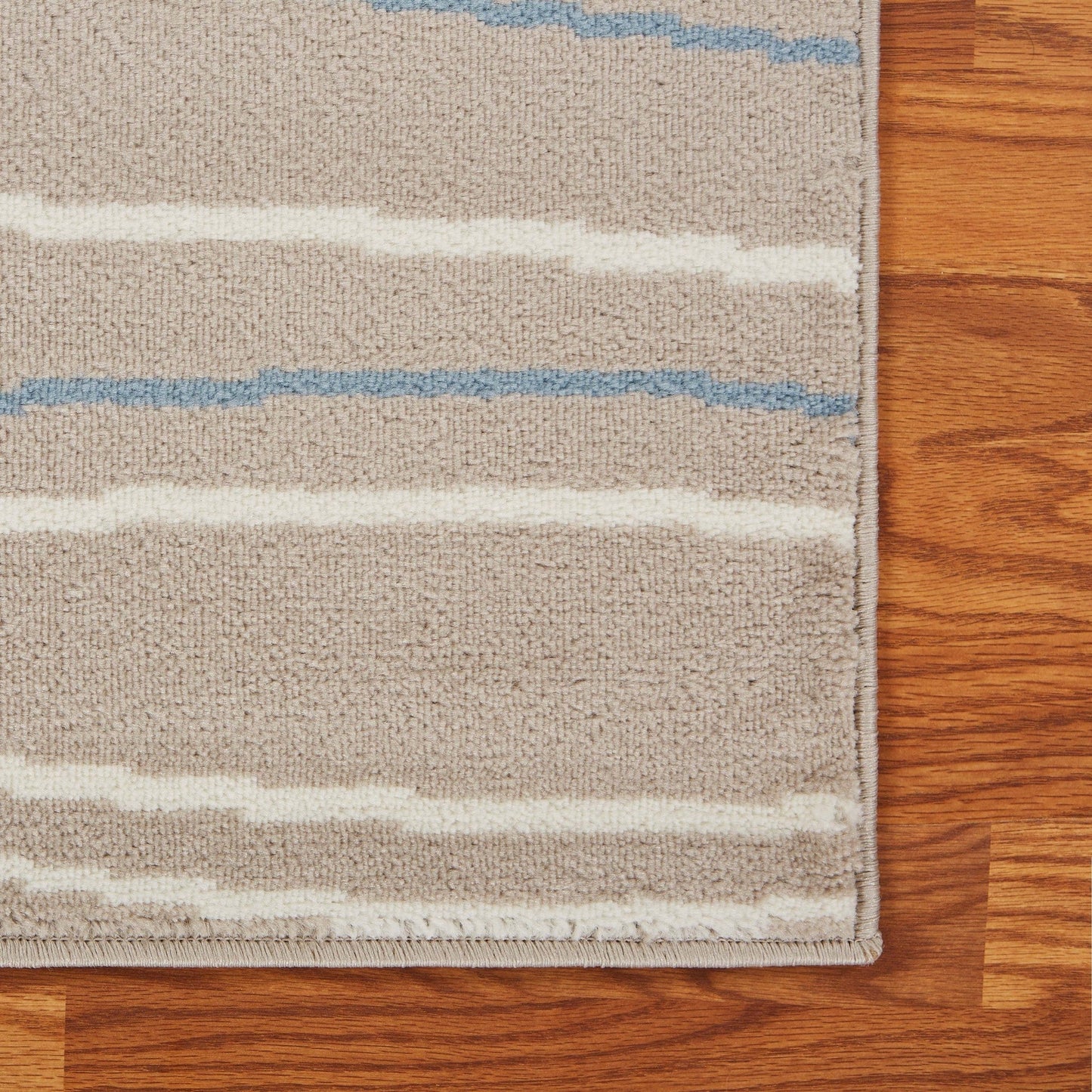 HomeRoots 5’ x 7’ Contemporary Waves Area Rug in Gray Finish
