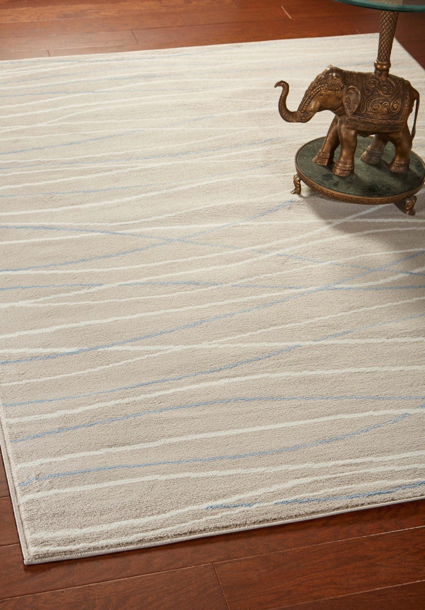 HomeRoots 5’ x 7’ Contemporary Waves Area Rug in Gray Finish
