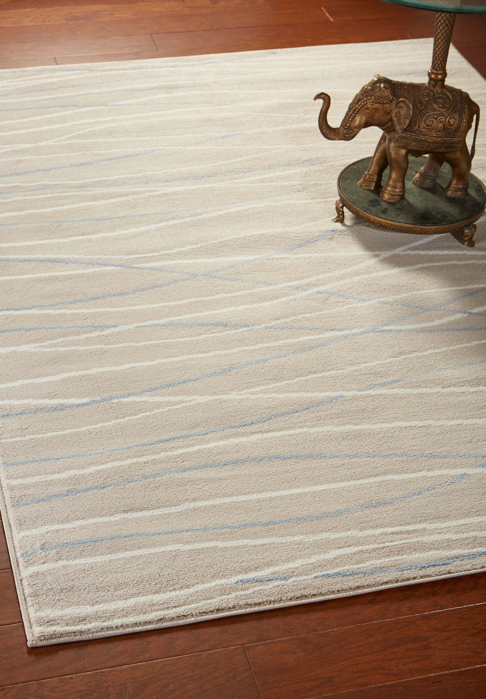 HomeRoots 5’ x 7’ Contemporary Waves Area Rug in Gray Finish