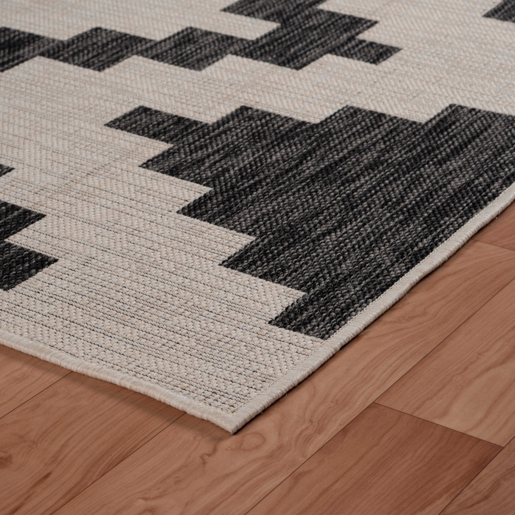 HomeRoots 5' x 7' Gray Geometric Indoor Outdoor Area Rug