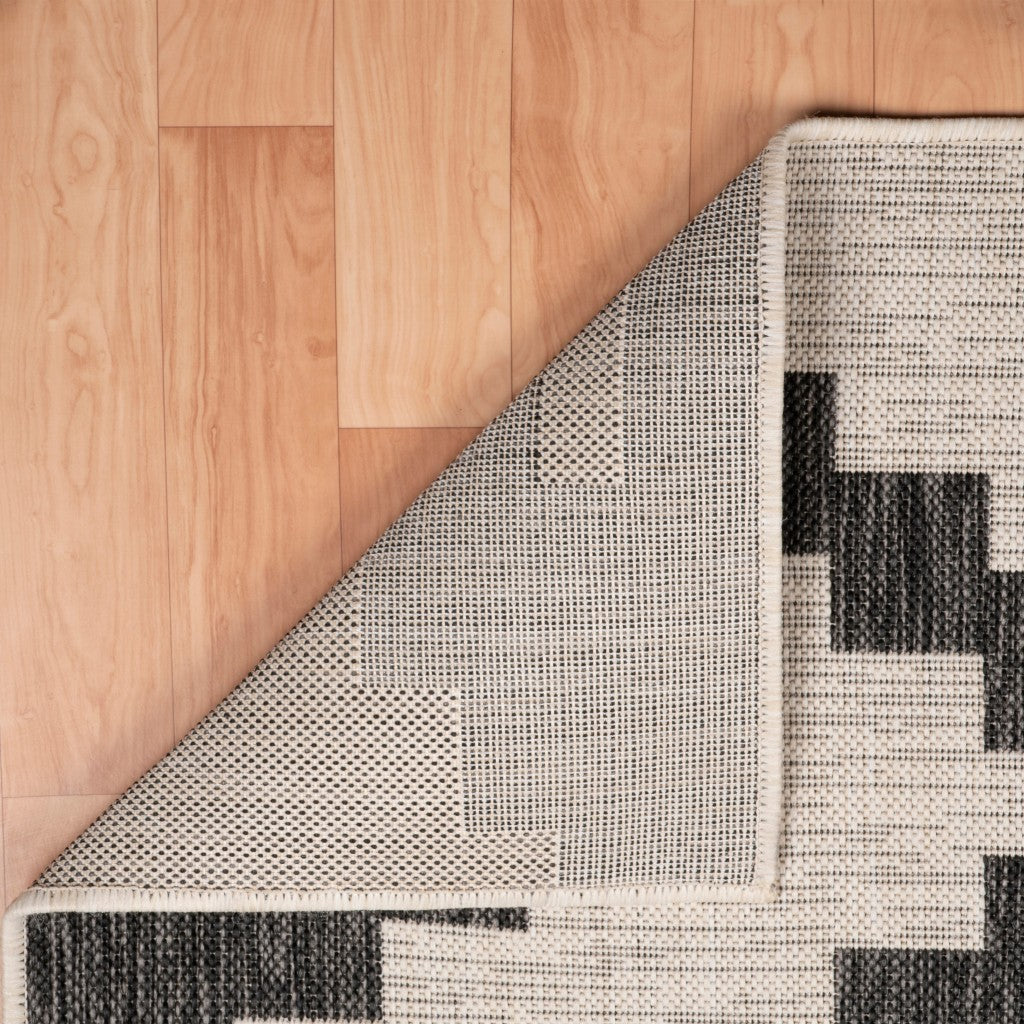 HomeRoots 5' x 7' Gray Geometric Indoor Outdoor Area Rug