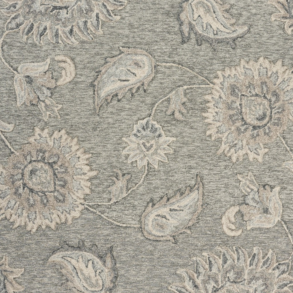 HomeRoots 5' x 7' Light Gray Floral Area Rug