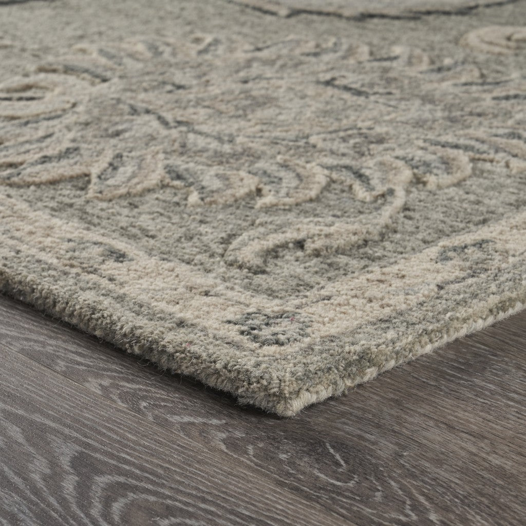 HomeRoots 5' x 7' Light Gray Floral Area Rug