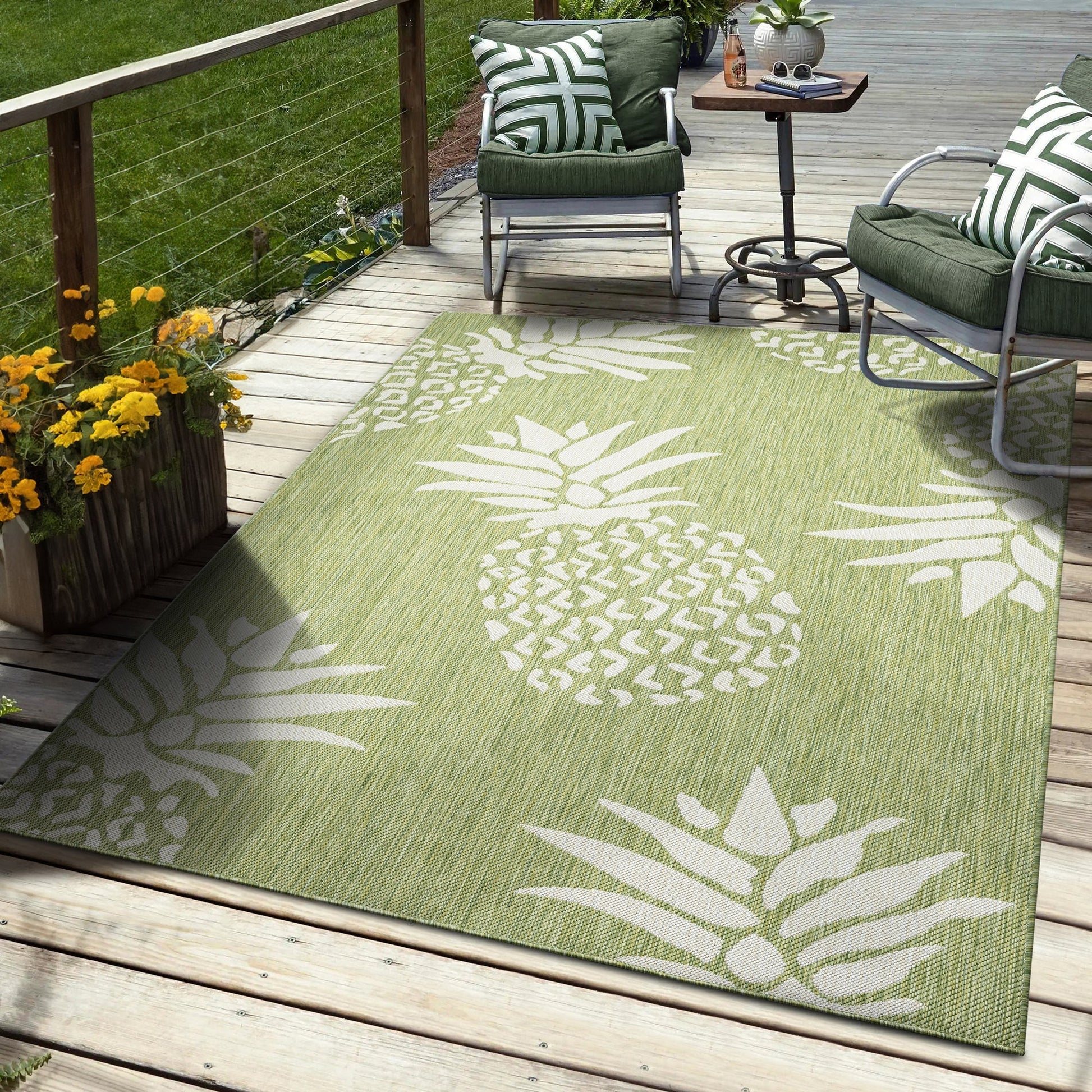 HomeRoots 5’ x 7’ Pineapple Indoor Outdoor Area Rug in Green Finish