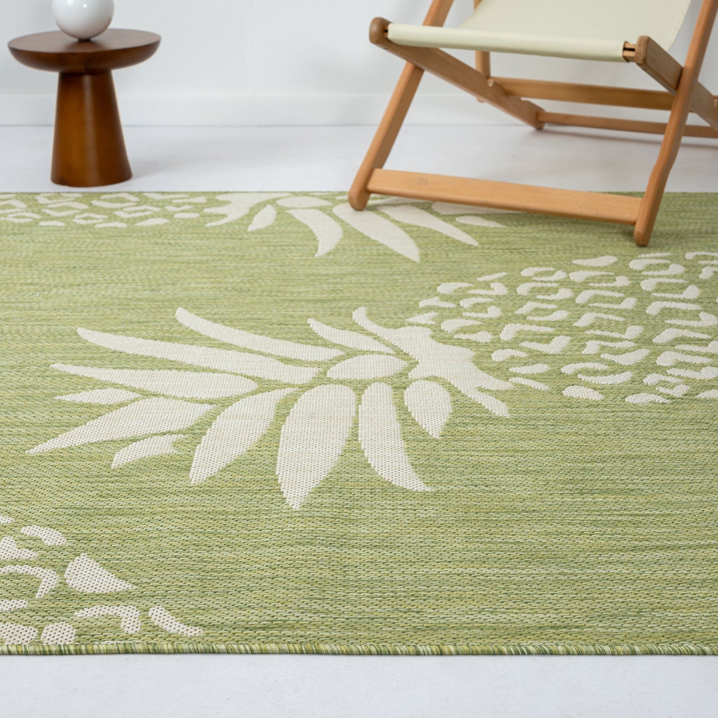 HomeRoots 5’ x 7’ Pineapple Indoor Outdoor Area Rug in Green Finish
