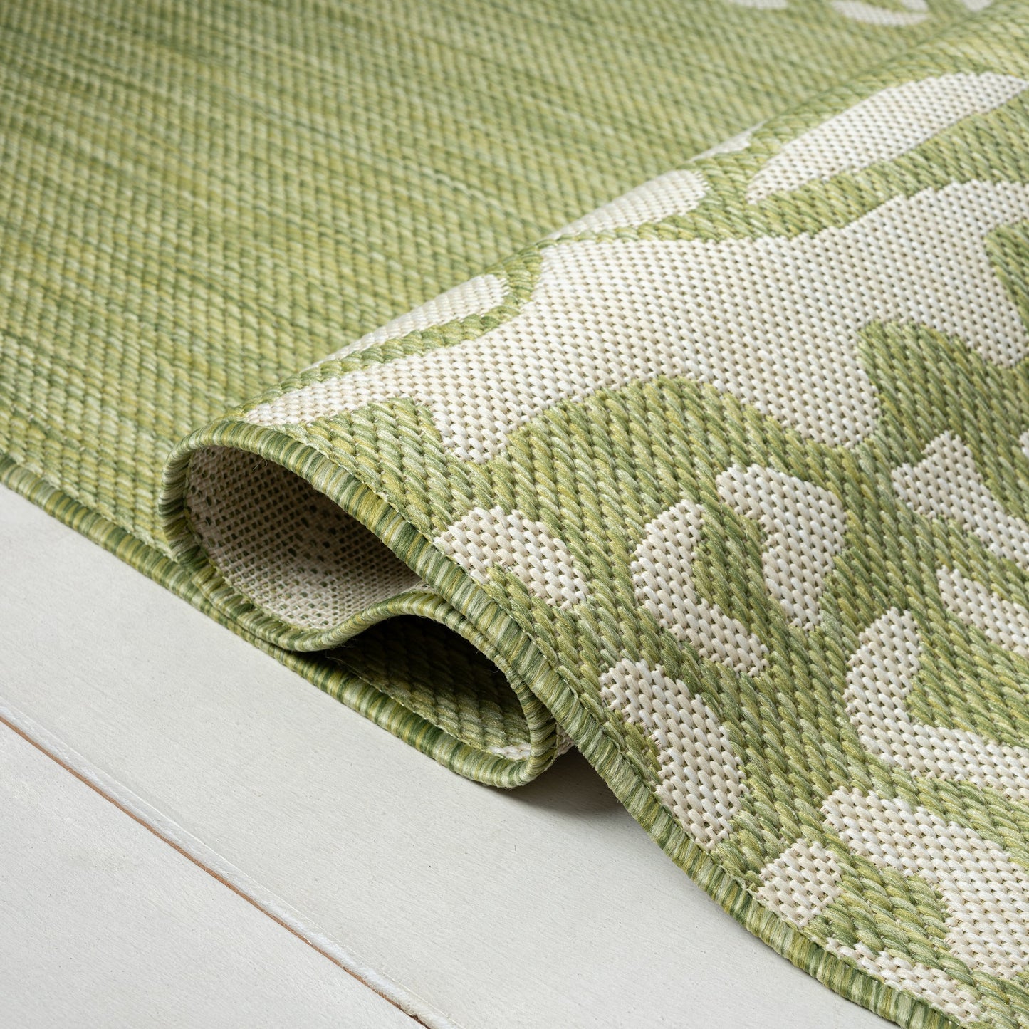 HomeRoots 5’ x 7’ Pineapple Indoor Outdoor Area Rug in Green Finish