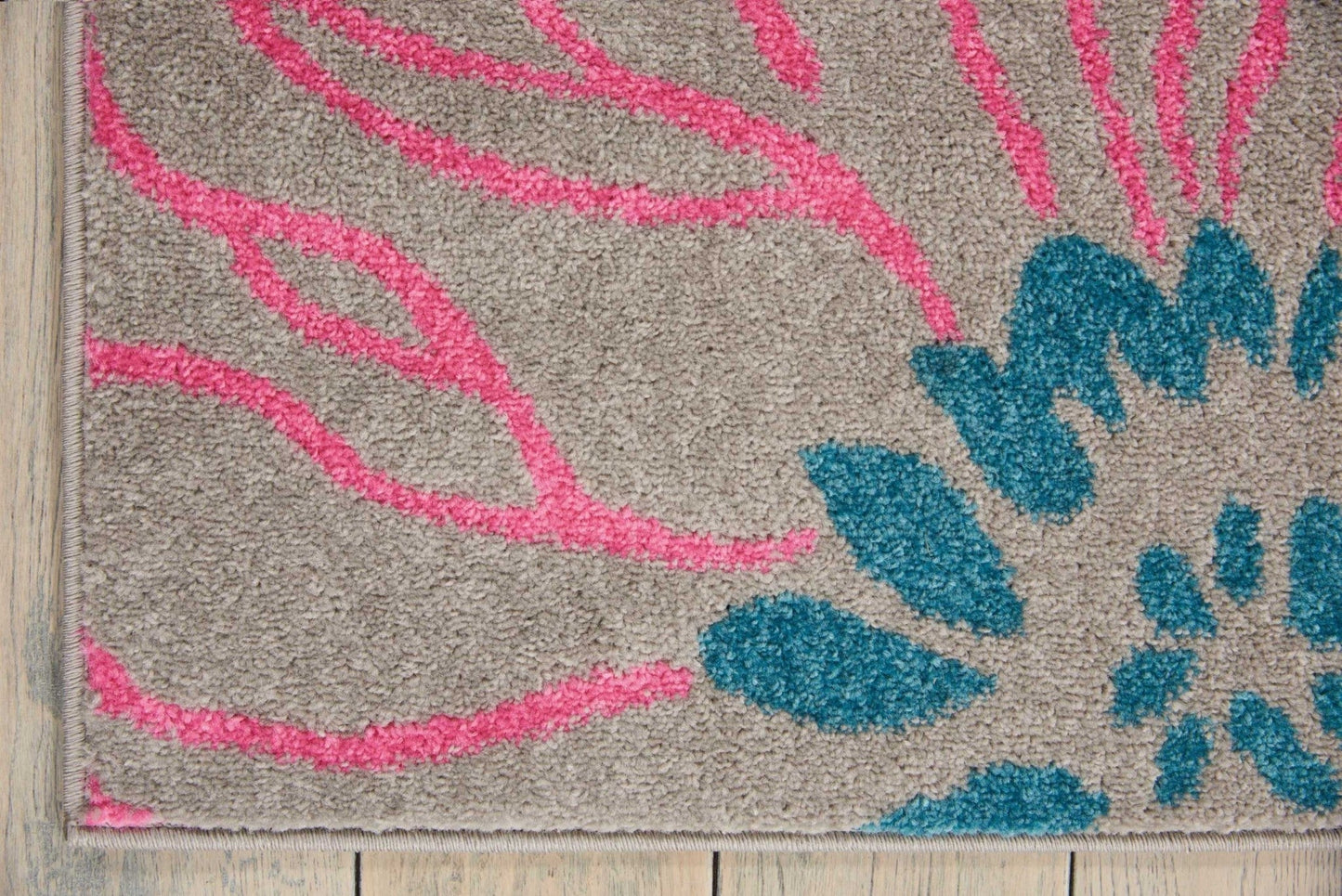 HomeRoots 5’ x 7’ Tropical Flower Area Rug in Gray and Pink Finish