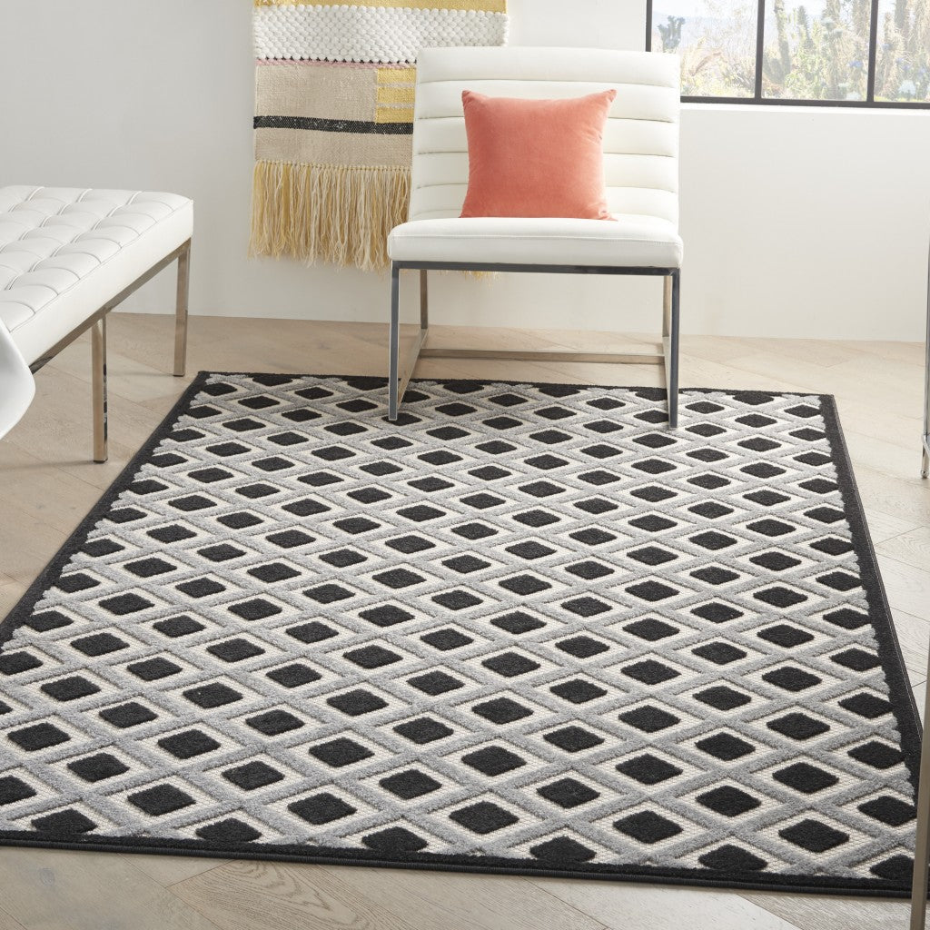 HomeRoots 5’ x 8’ Black White Gray Indoor Outdoor Area Rug