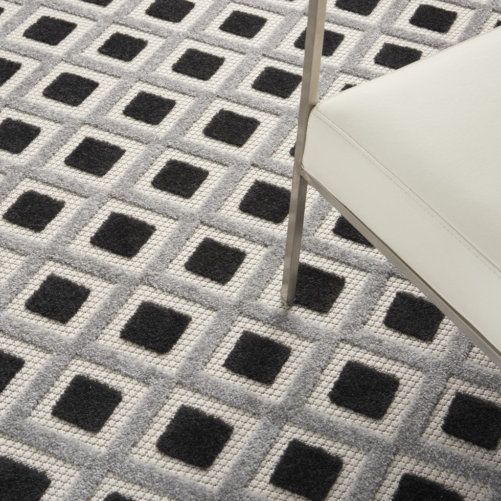HomeRoots 5’ x 8’ Black White Gray Indoor Outdoor Area Rug