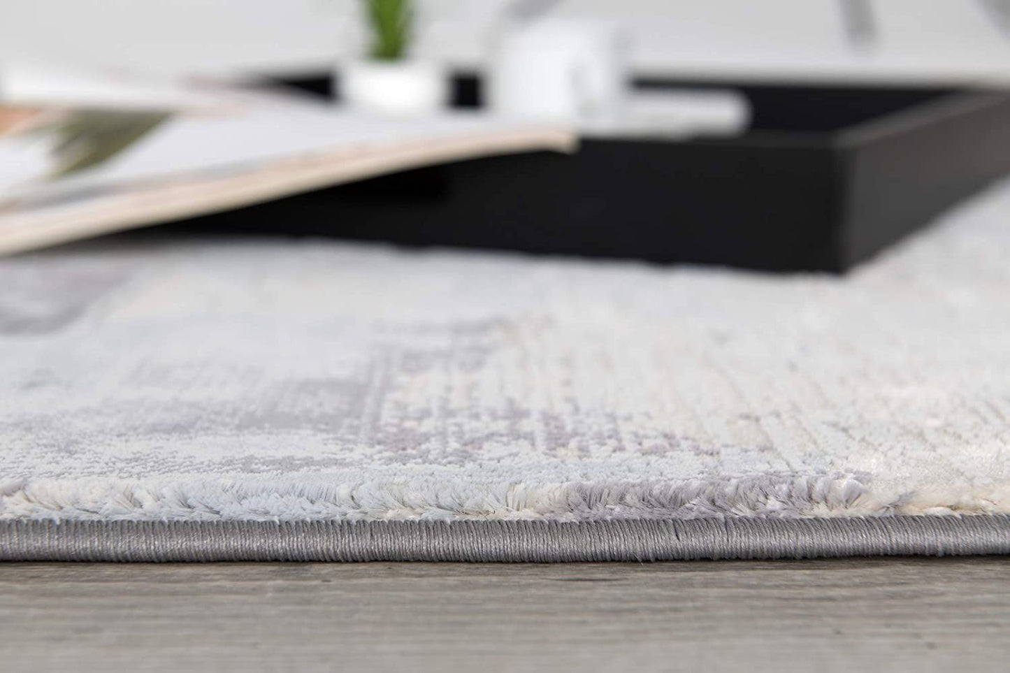HomeRoots 5' x 8' Gray Abstract Splatter Area Rug