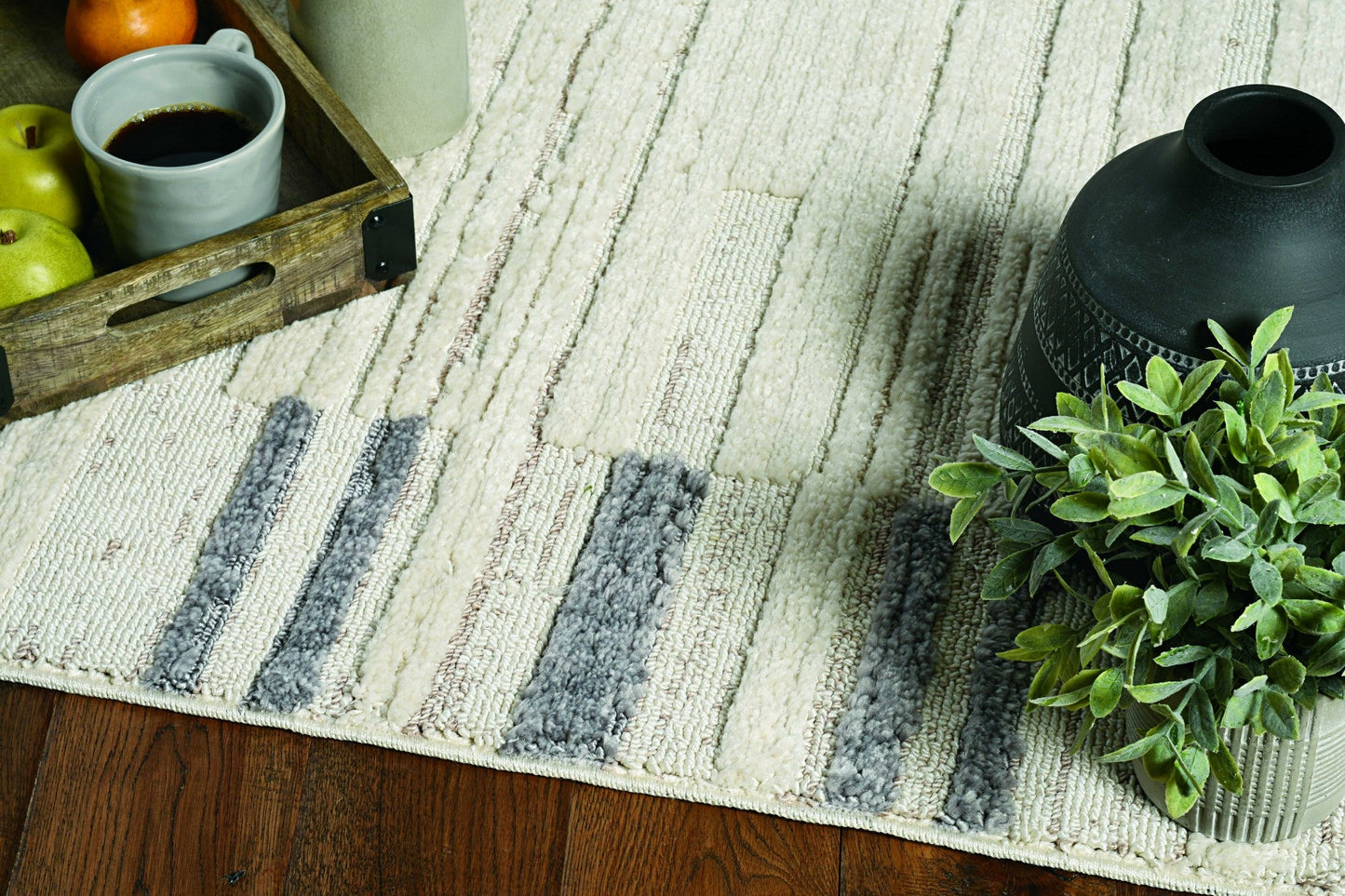 HomeRoots 5' x 8' Ivory or Grey Abstract Brushstrokes Indoor Area Rug with Fringe