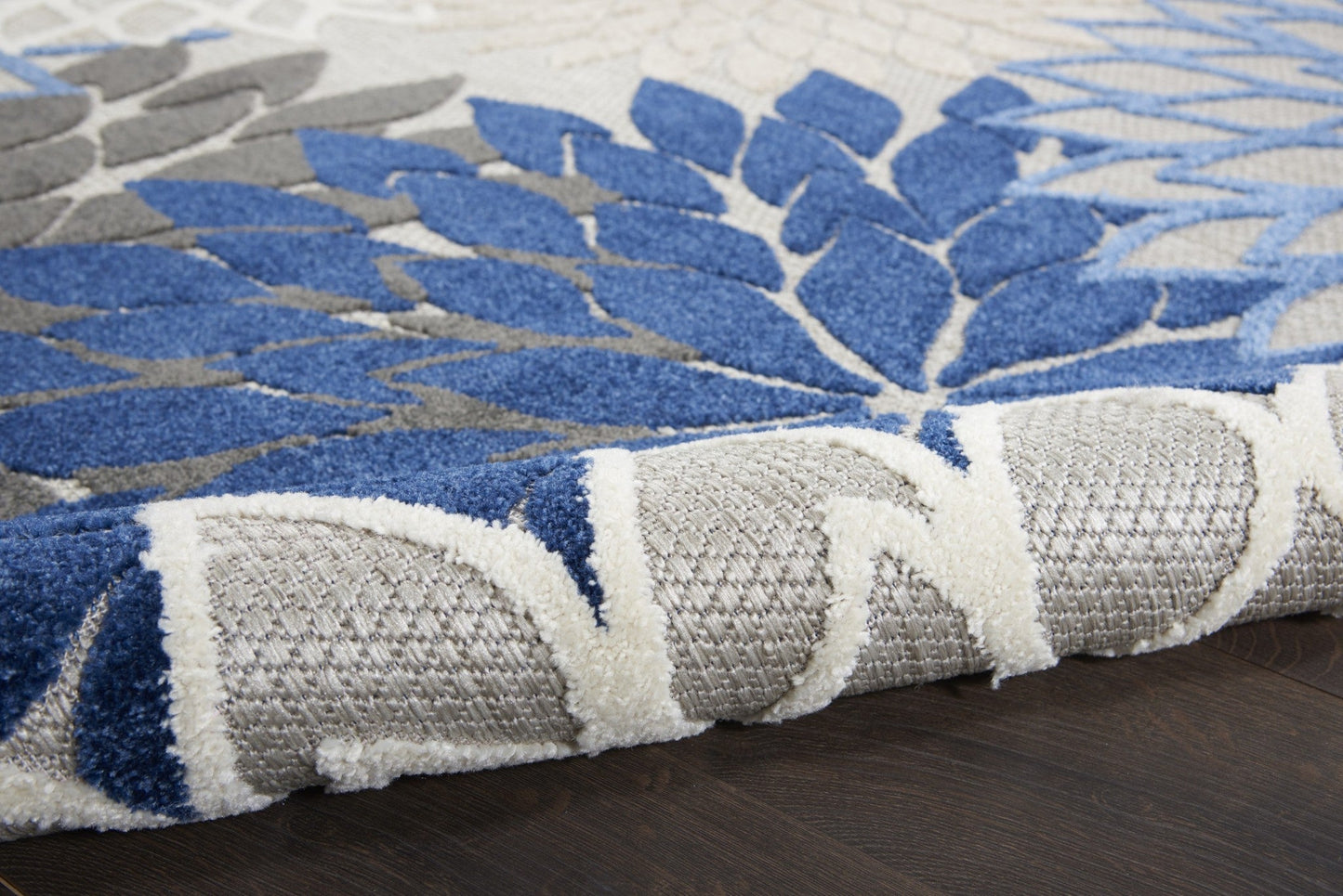 HomeRoots 5’ x 8’ Large Indoor Outdoor Area Rug With Blue Floral Finish