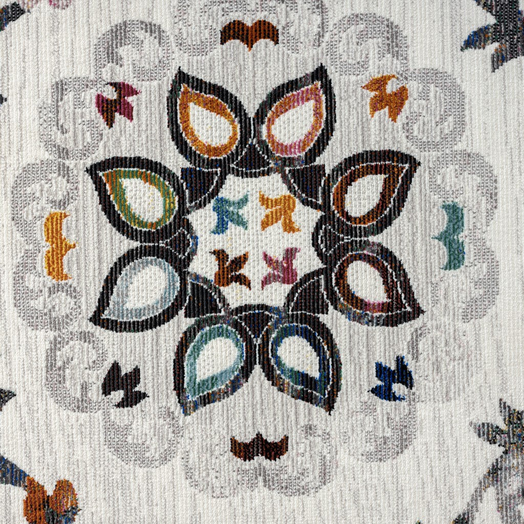 HomeRoots 5' x 8' White Floral Quatrefoil Area Rug