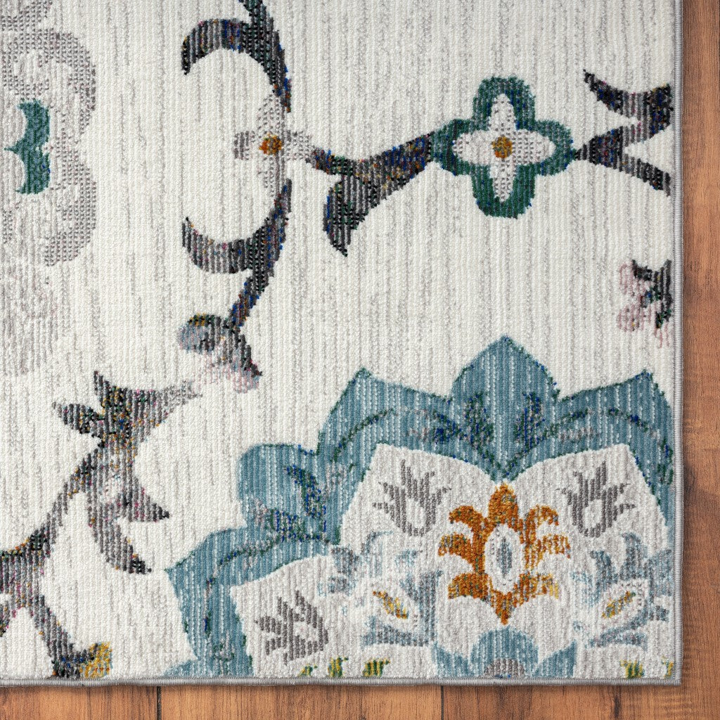 HomeRoots 5' x 8' White Floral Quatrefoil Area Rug