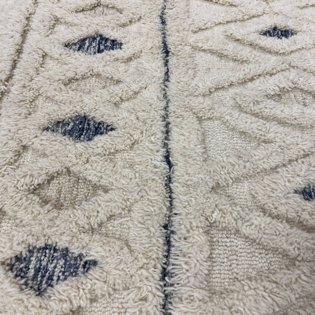 HomeRoots 6' Round Cream and Blue Striped Diamonds Area Rug