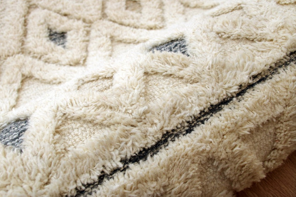 HomeRoots 6' Round Cream and Blue Striped Diamonds Area Rug