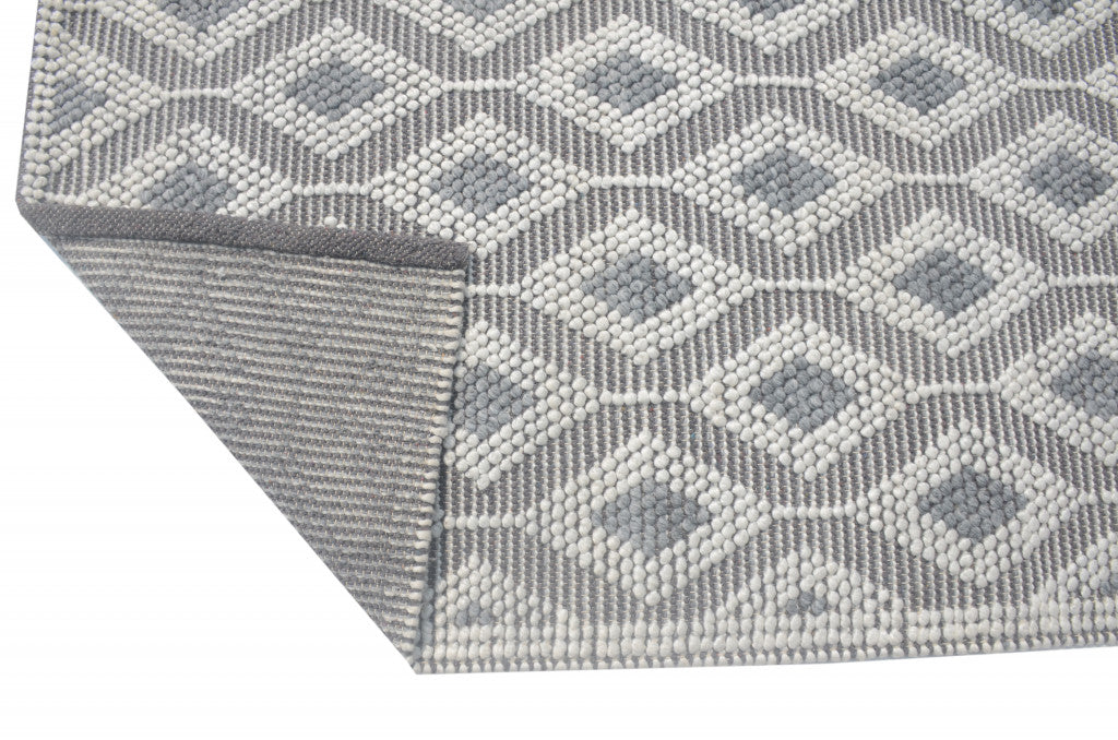HomeRoots 6' x 9' Ivory Gray Diamond Trellis Modern Area Rug