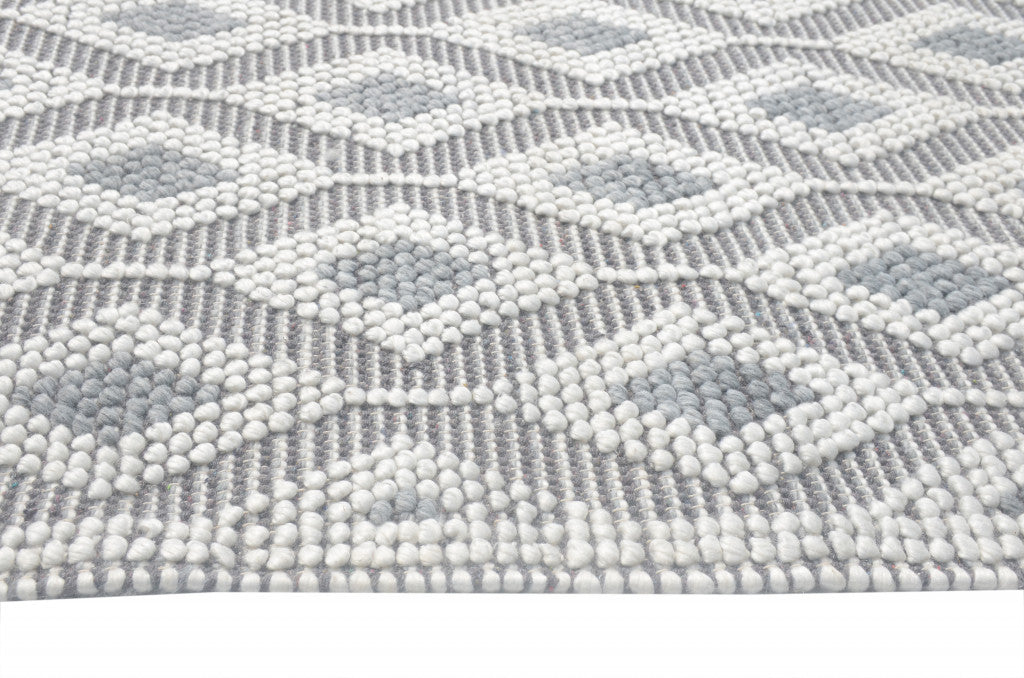 HomeRoots 6' x 9' Ivory Gray Diamond Trellis Modern Area Rug