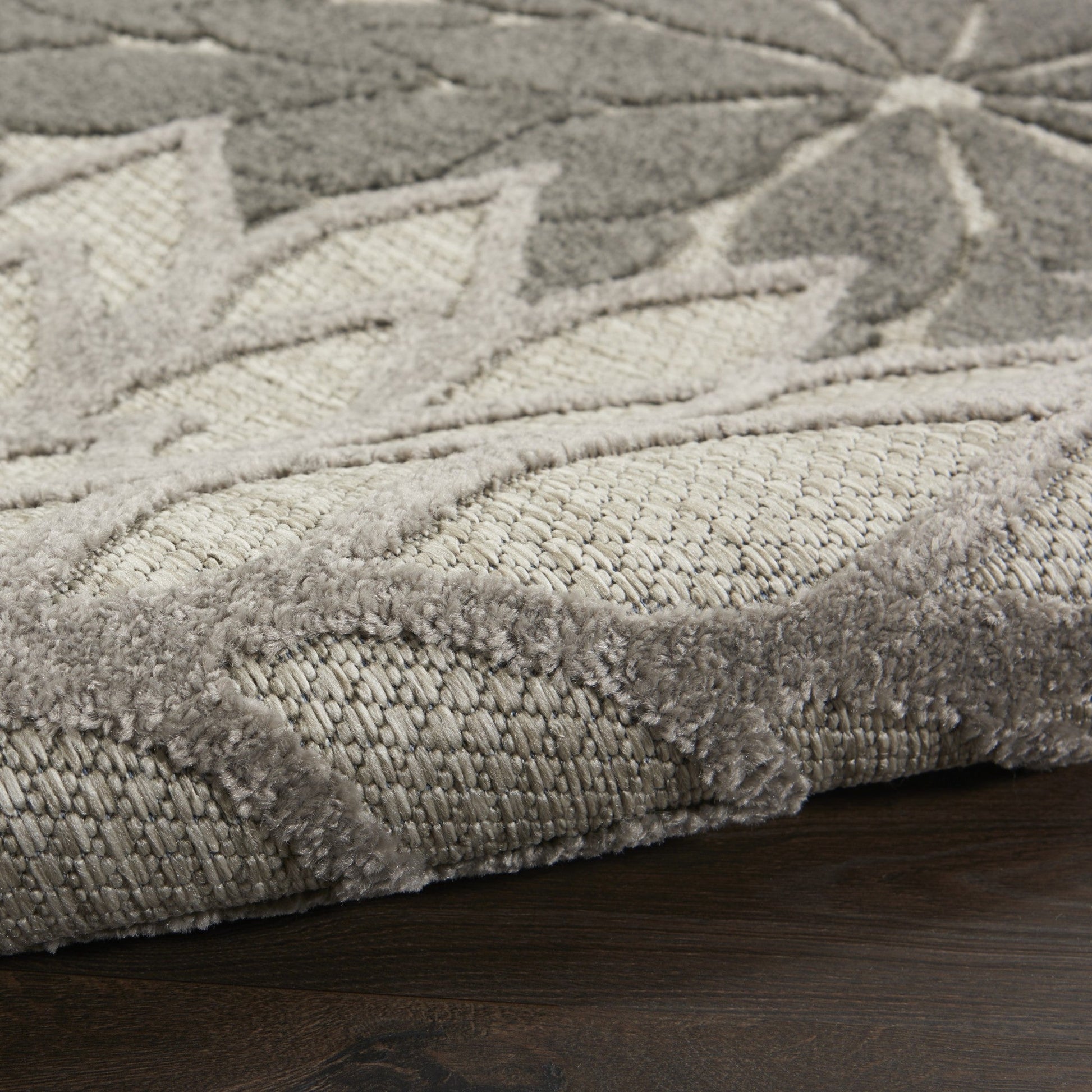 HomeRoots 6’ x 9’ Silver and Gray Indoor Outdoor Area Rug