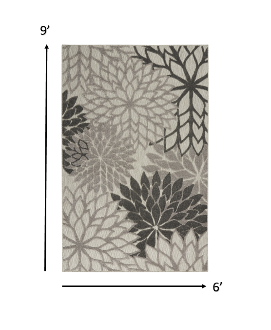 HomeRoots 6’ x 9’ Silver and Gray Indoor Outdoor Area Rug