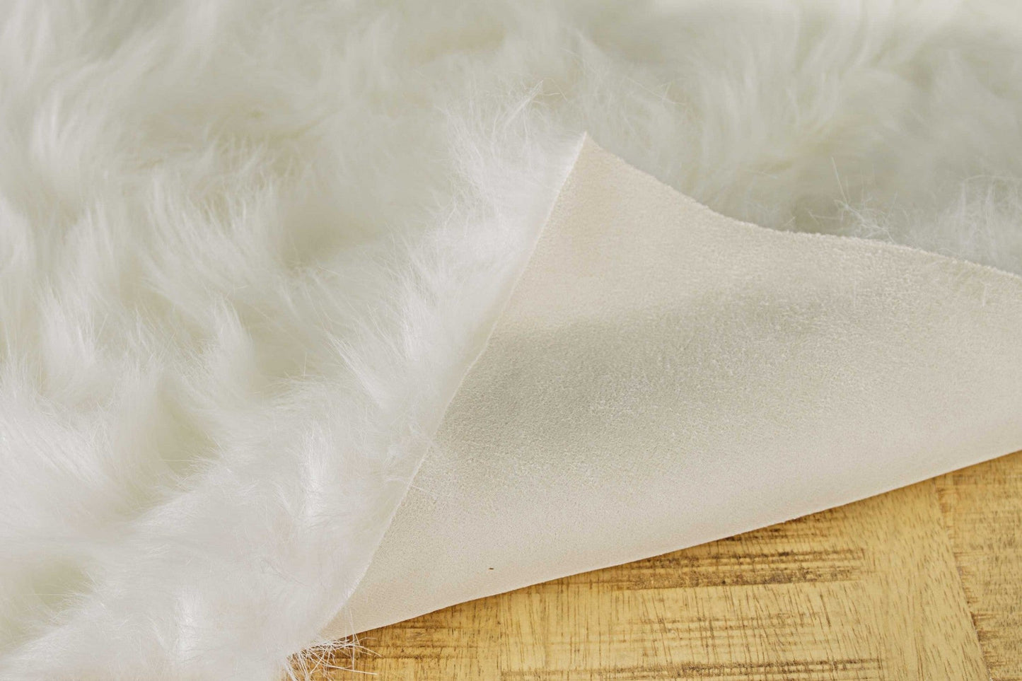 HomeRoots 60" x 36" Rectangular Faux Fur Area Rug in Off White Finish