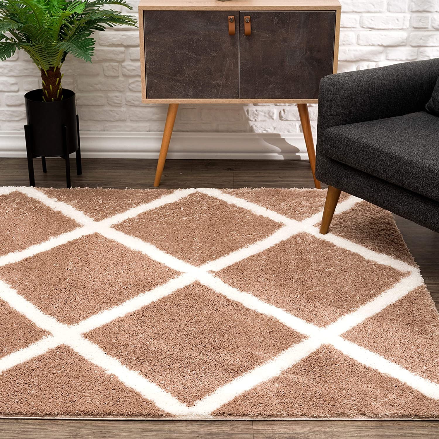 HomeRoots 7' x 9' Beige and White Modern Lattice Area Rug