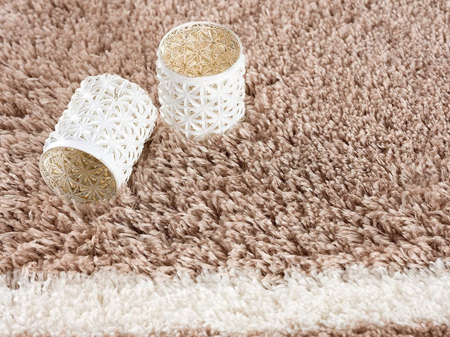 HomeRoots 7' x 9' Beige and White Modern Lattice Area Rug