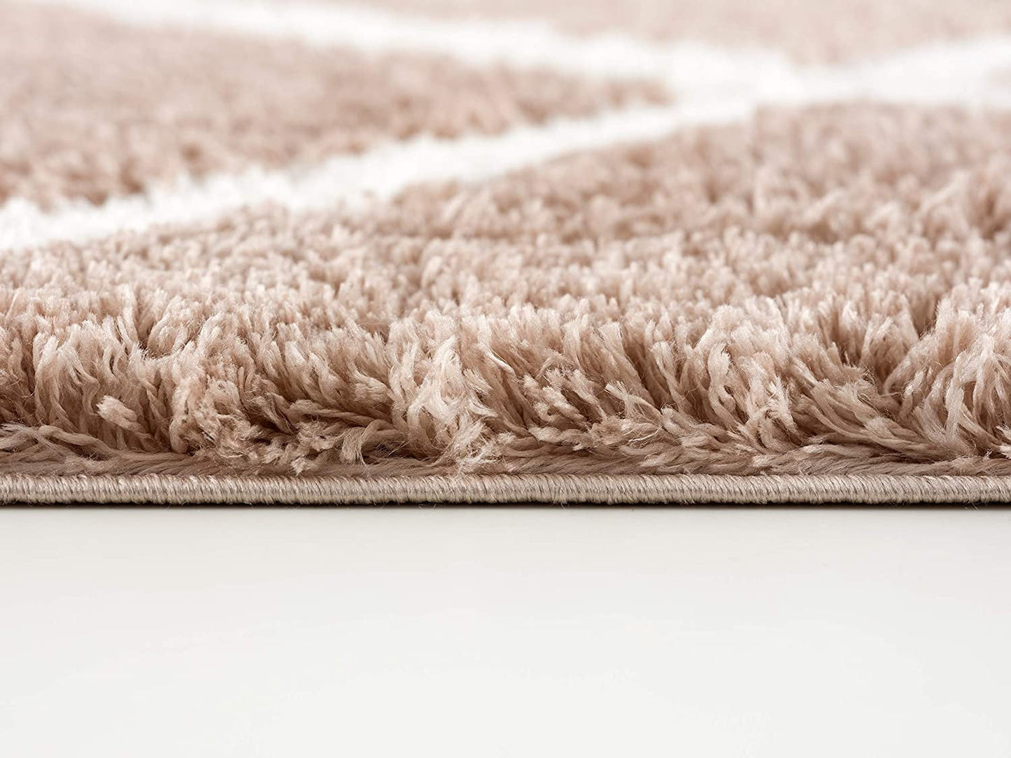 HomeRoots 7' x 9' Beige and White Modern Lattice Area Rug